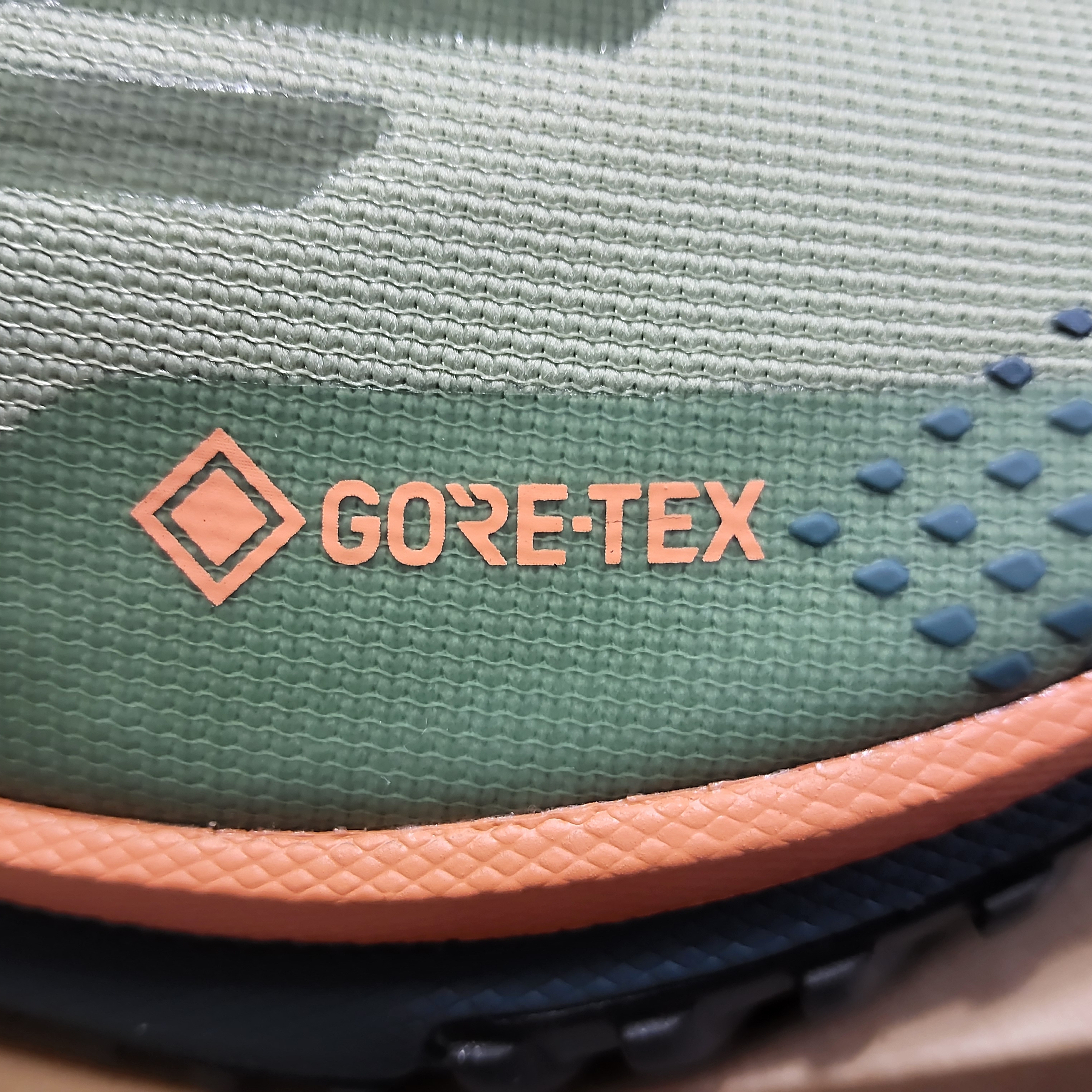 Nike React Pegasus Trail 4 Gore-Tex Alligator Orange Trance 착용 스타일 - 4