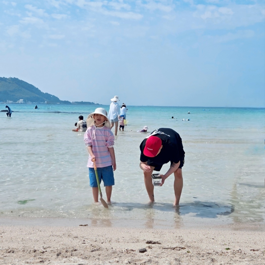 Supreme Washed Chino Twill Camp Cap Red, Wooyoungmi Luminous Jellyfish Back Logo T-Shirt Black - 24SS 착용 스타일 - 2