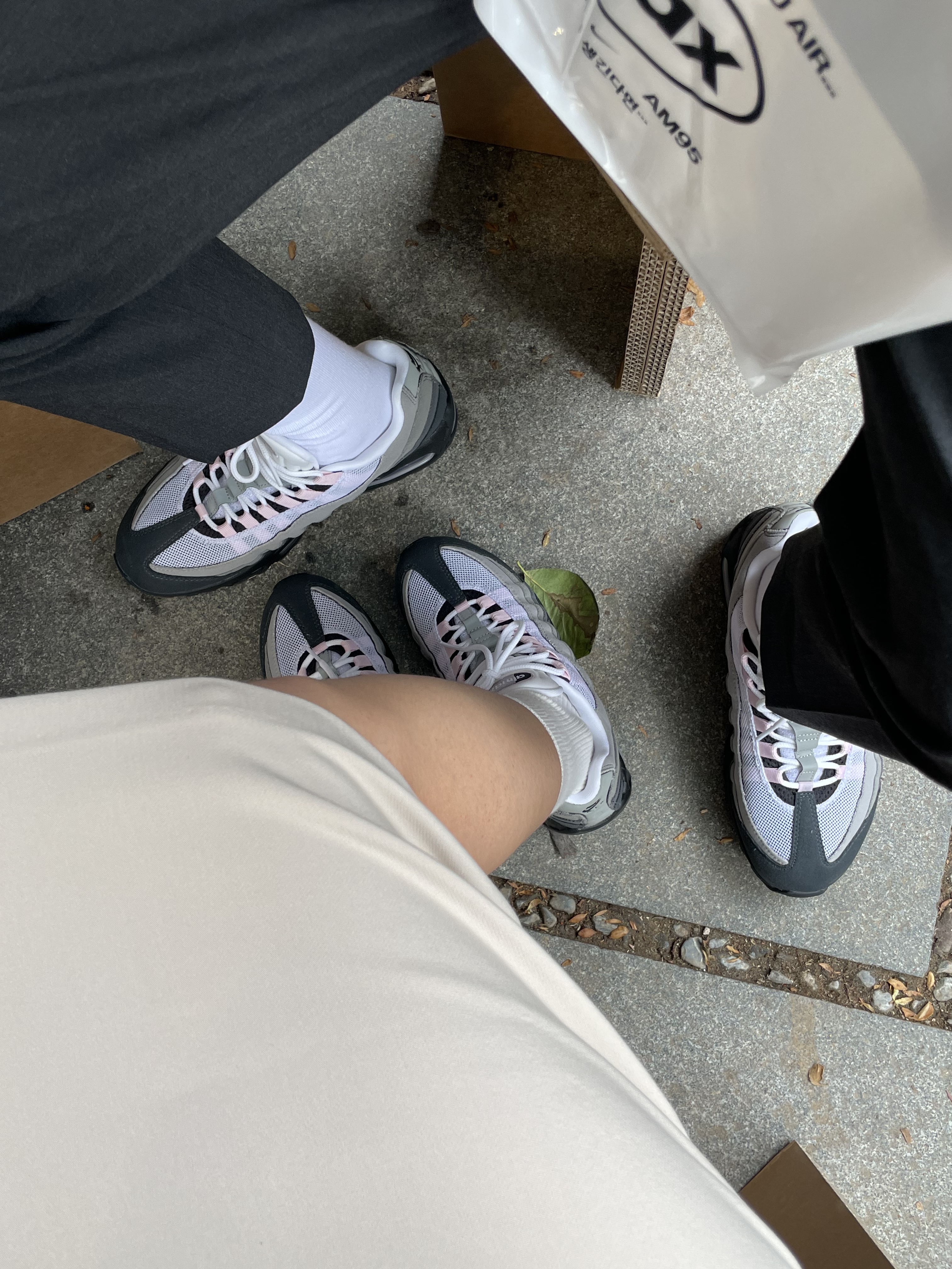 (W) Nike Air Max 95 Pink Foam 착용 스타일 - 2