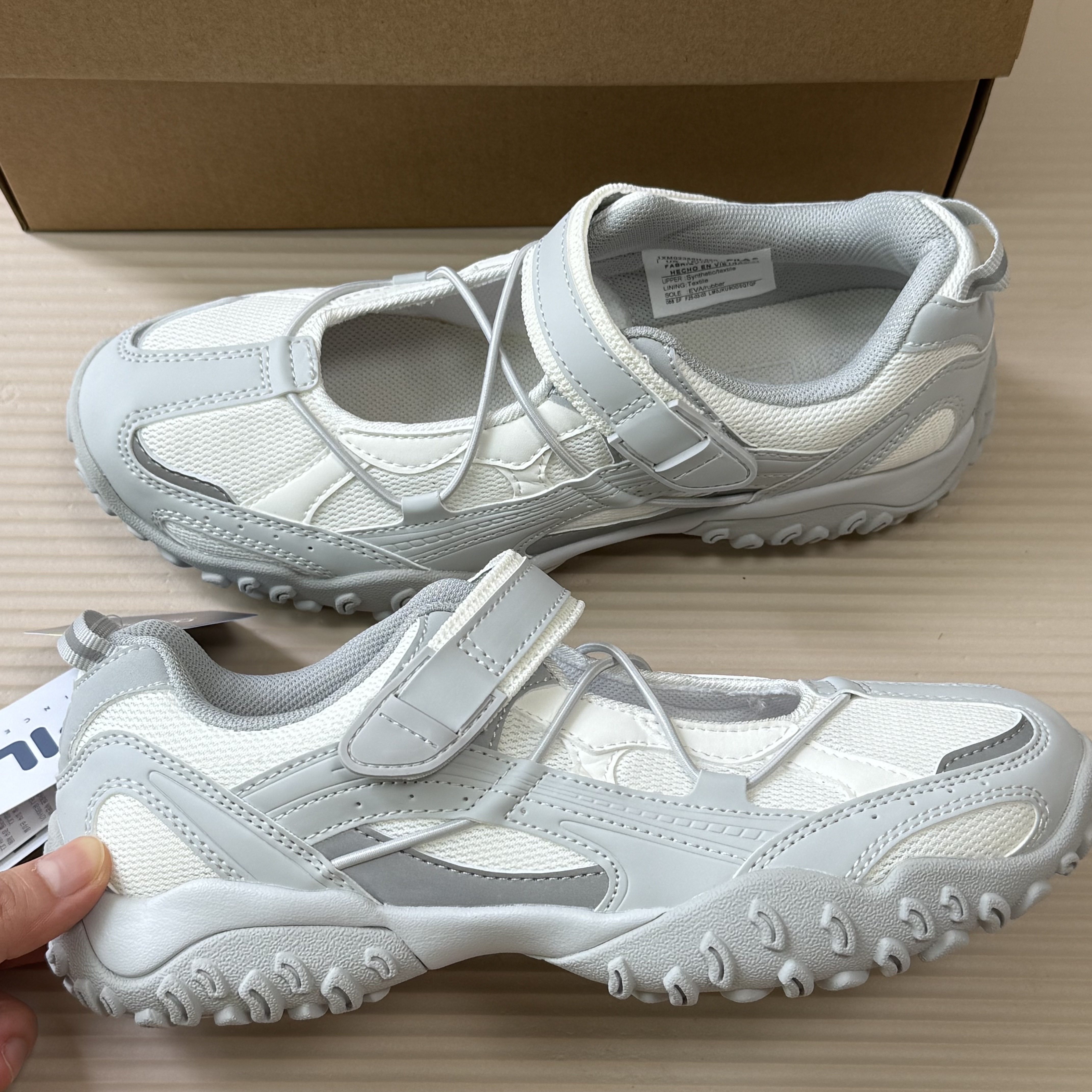 [6% 적립] FILA Echappe Velcro Maryjane Grey 착용 스타일 - 1