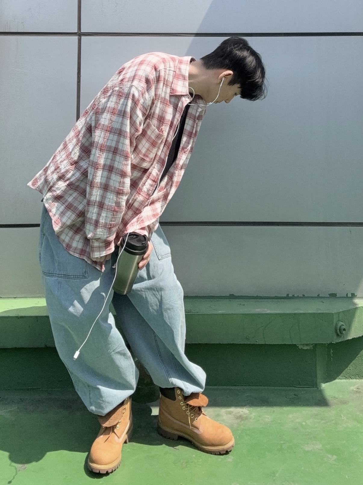 Timberland Premium 6 inch Waterproof Boot Wheat Nubuck - Medium, Dr. Martens 1461 Ambassador Black 착용 스타일 - 1