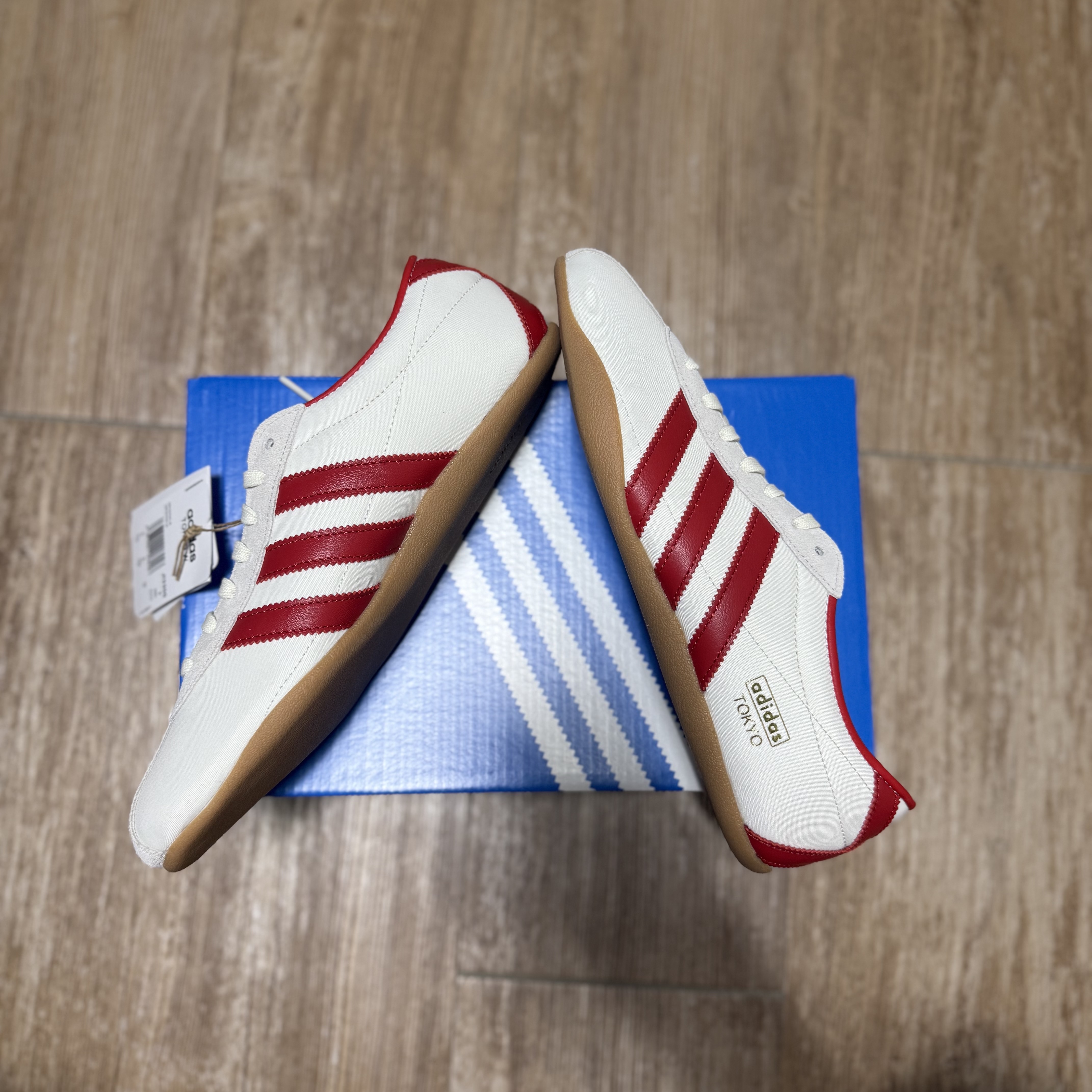(W) Adidas Tokyo Off White Better Scarlet 착용 스타일 - 3