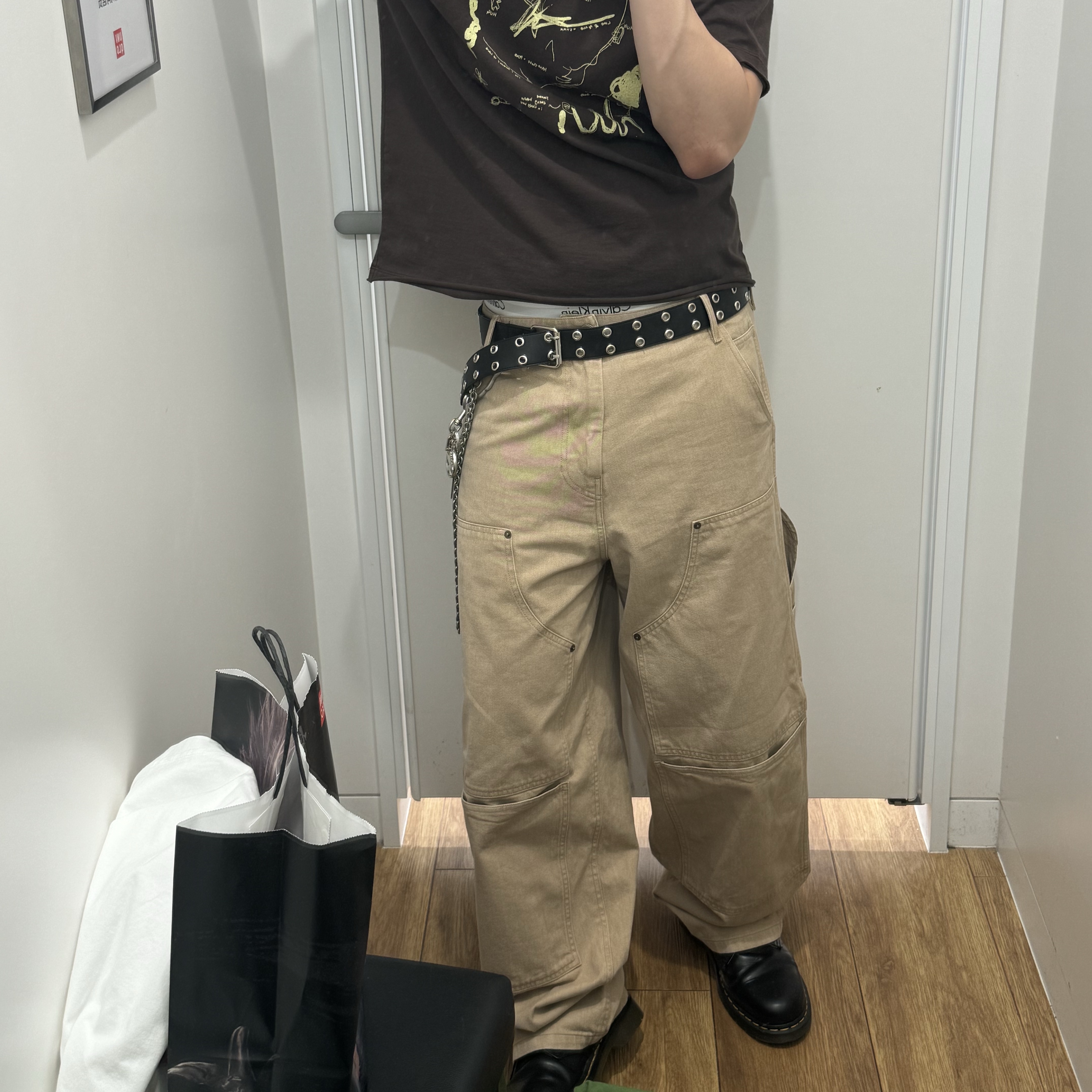 Aoiro Cutted Double Knee Pants Tan 착용 스타일