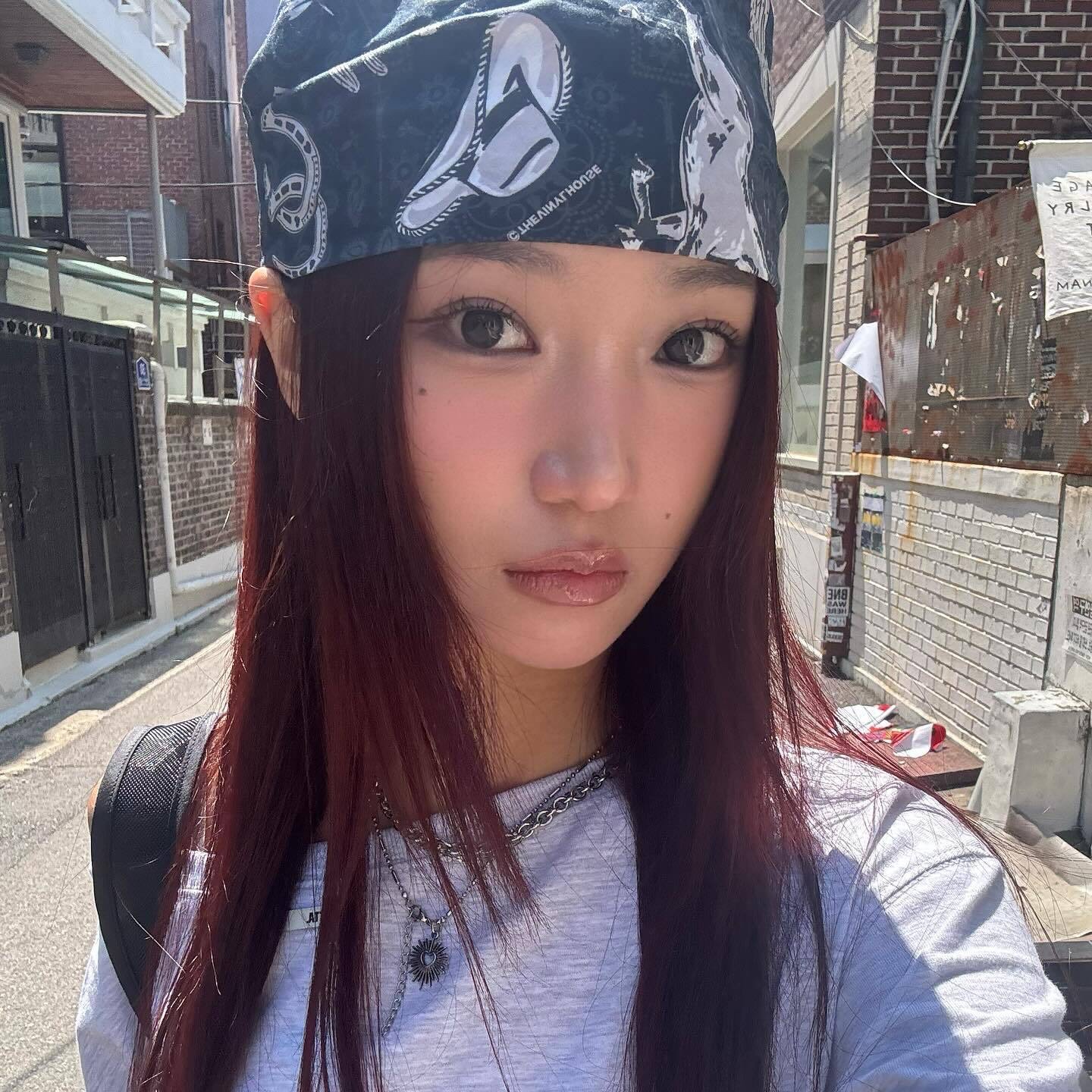 Thevinylhouse Tvh Western Pattern Bandana Navy 착용 스타일