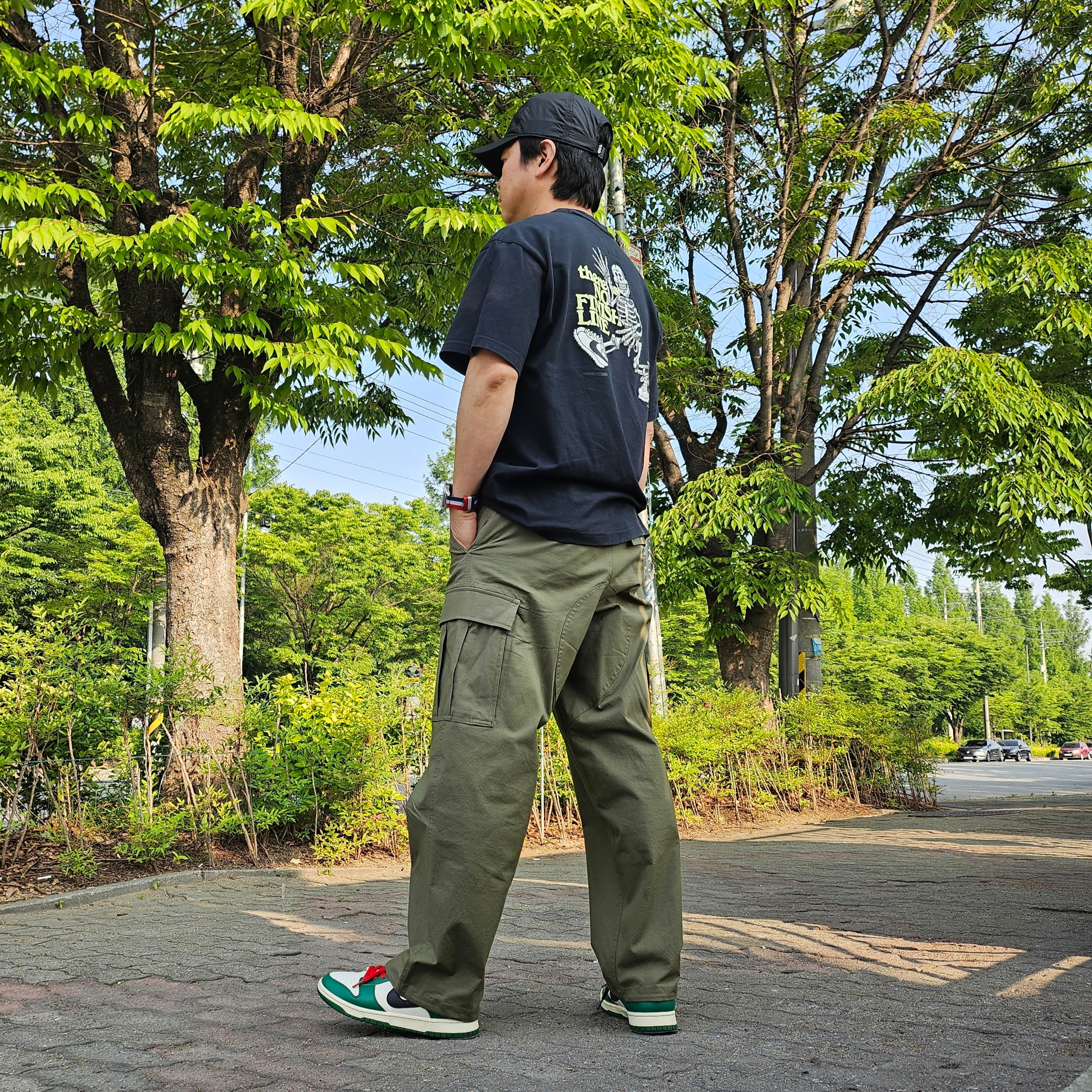 Nike ACG Trail Cap Black, Nike SB Kearny Skate Cargo Pants Medium Olive - Asia 착용 스타일 - 2