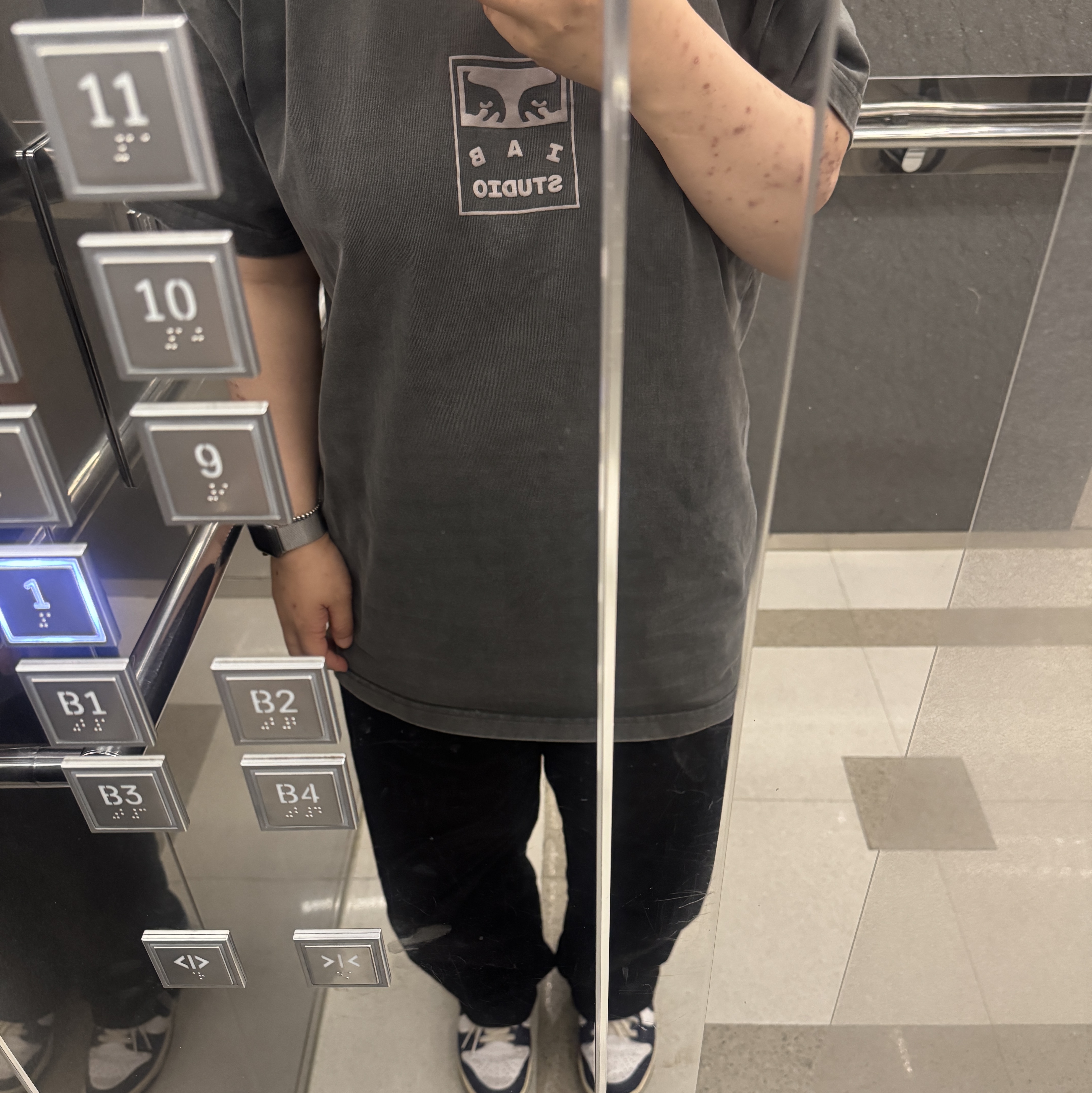 IAB Studio x Obey Icon Heavyweight Box T-Shirt Digital Black, (W) Nike Dunk Low Vintage Midnight Navy 착용 스타일