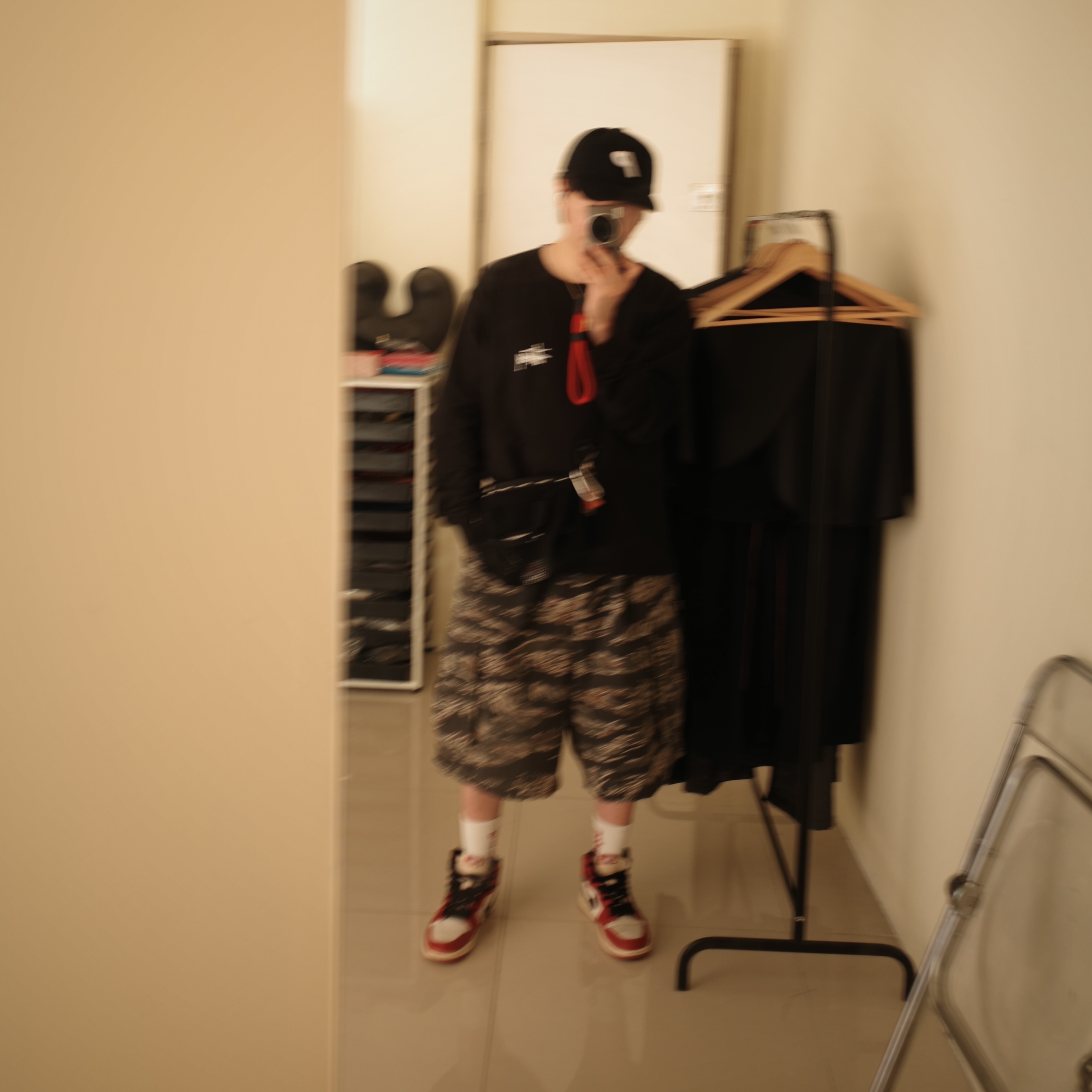 Stussy Basic Stussy Pigment Dyed LS T-Shirt Black 2023, Supreme Mesh Mini Duffle Bag Black - 23SS 착용 스타일