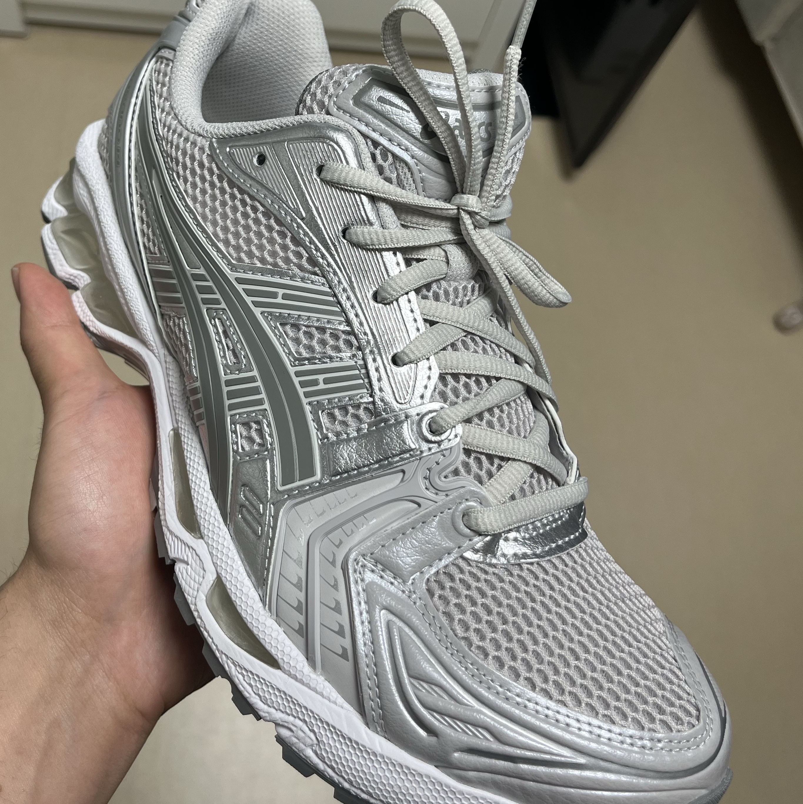 (W) Asics Gel-Kayano 14 Cloud Grey Clay Grey 착용 스타일 - 2
