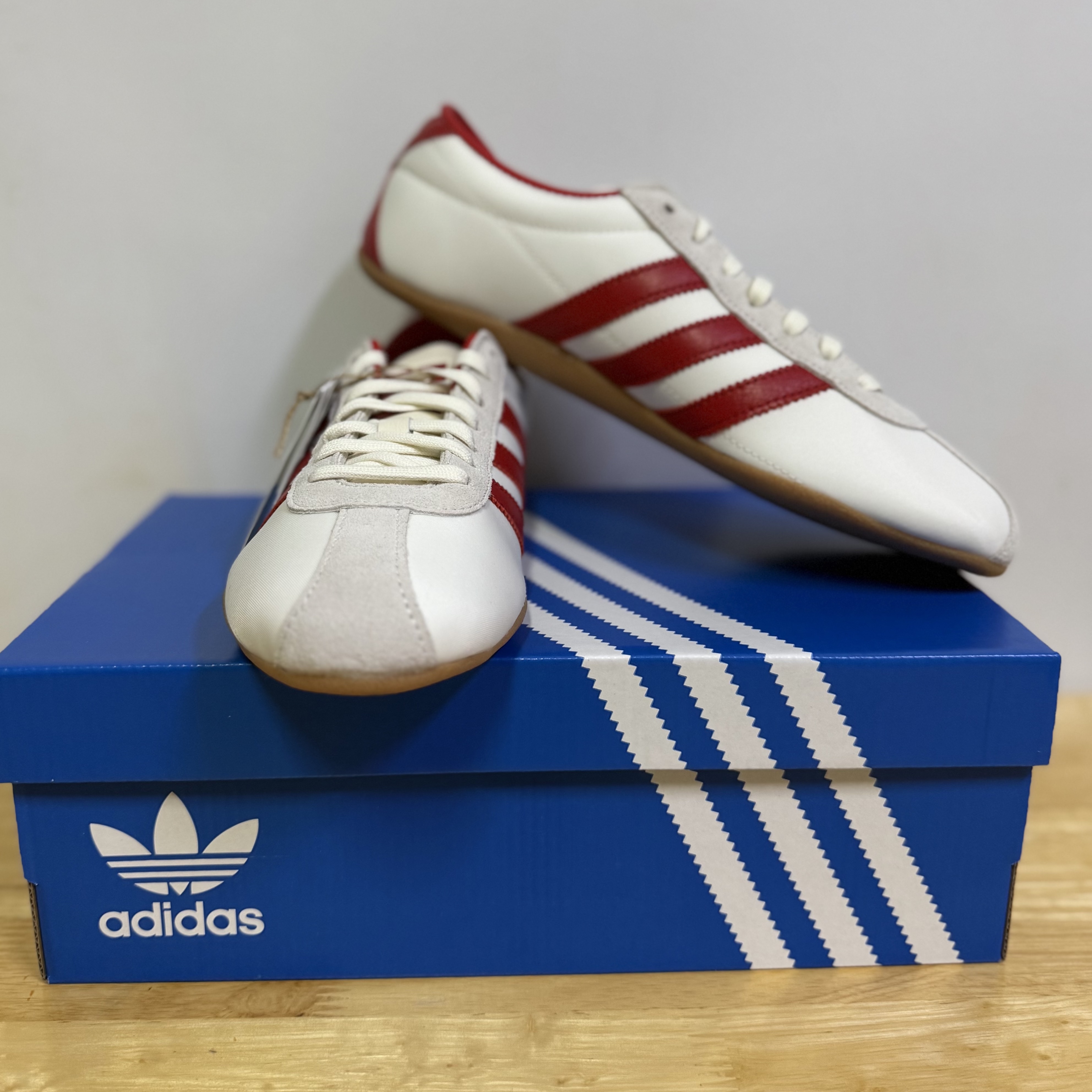 (W) Adidas Tokyo Off White Better Scarlet 착용 스타일 - 2