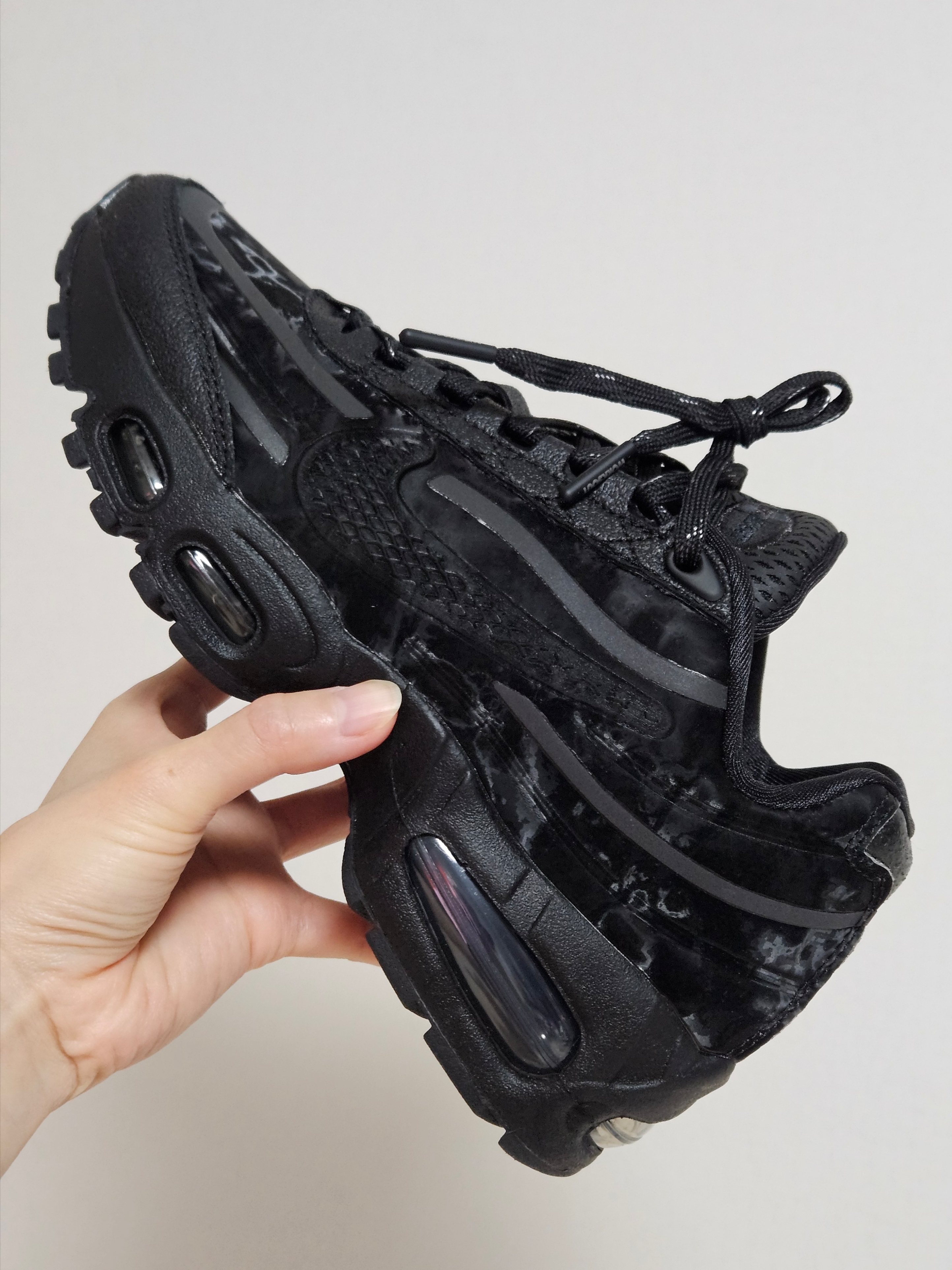 Nike x Worksout Air Max 95 Black Anthracite 착용 스타일 - 3