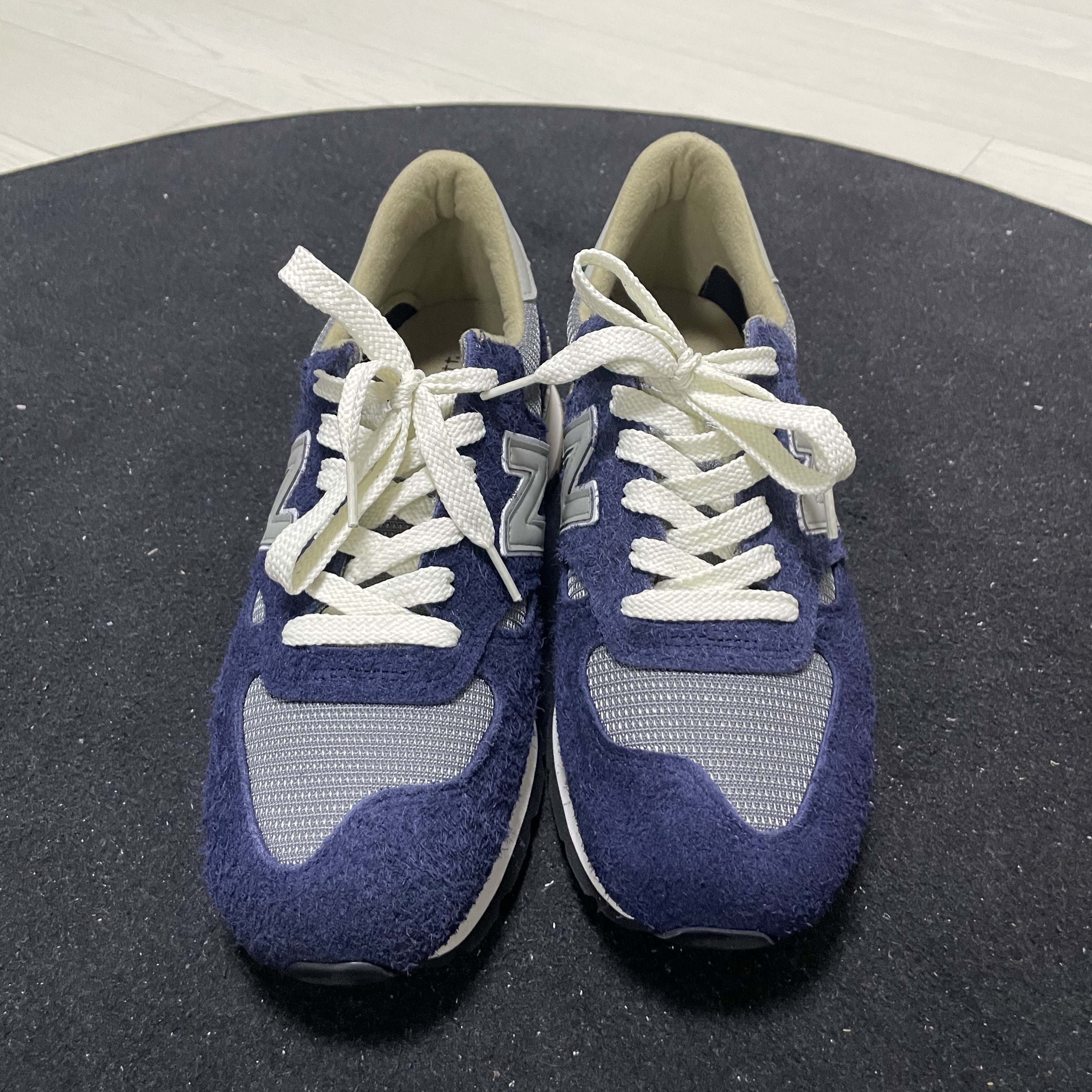New Balance x Carhartt WIP 990v1 Made in USA Sculpture Center 착용 스타일 - 2