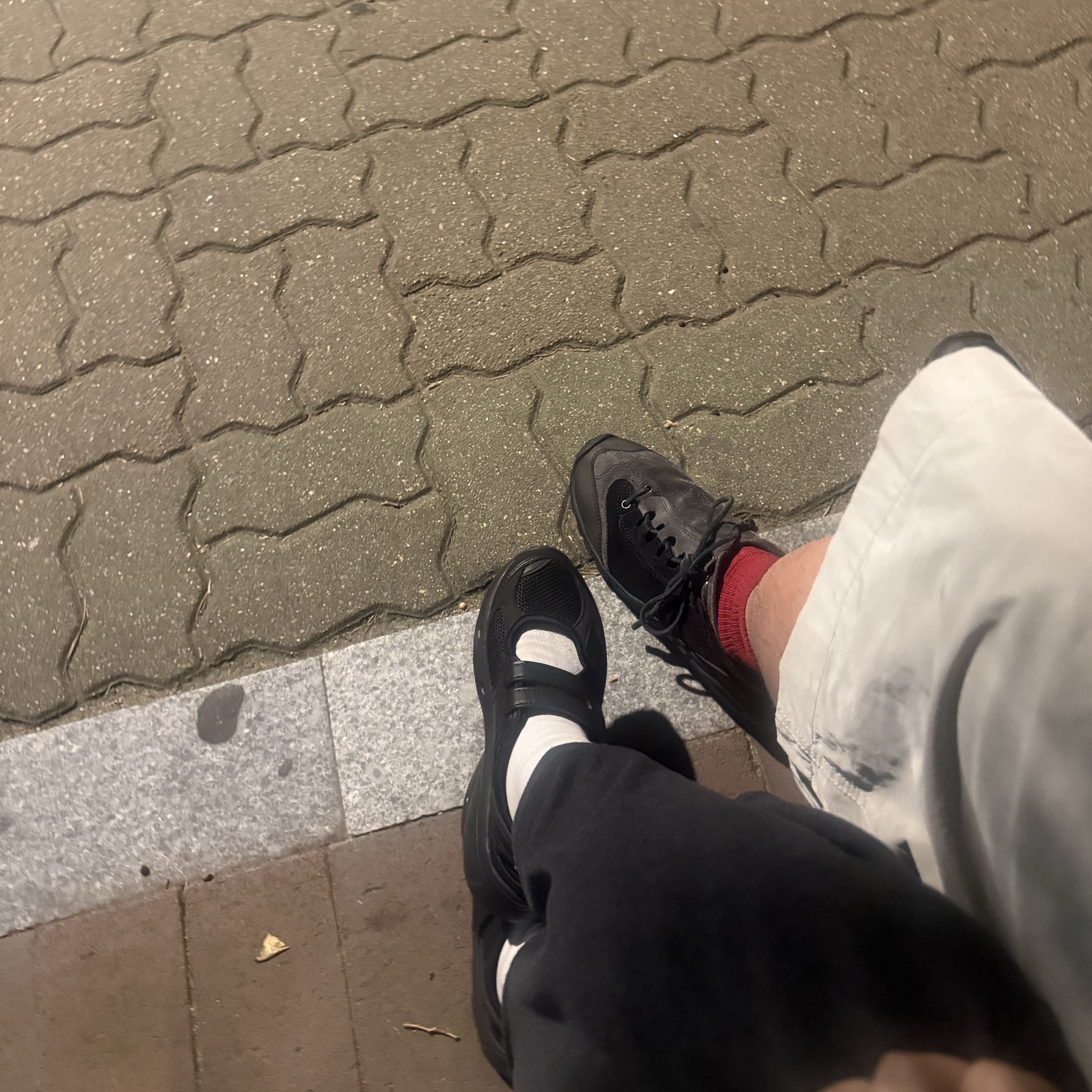 (W) New Balance Breeze SD2202 Triple Black 착용 스타일 - 1