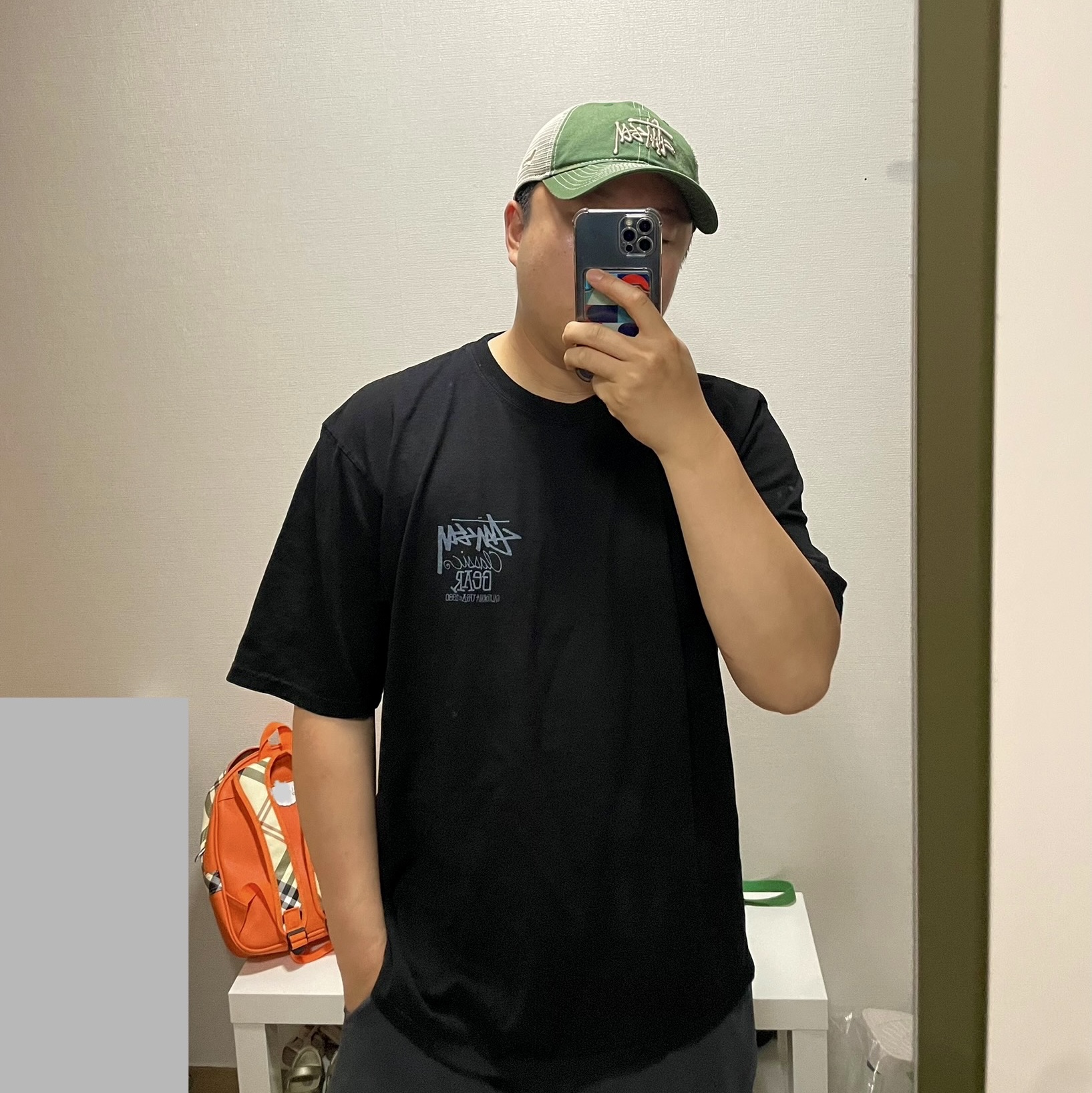Stussy Pigment Dyed Classic Gear T-Shirt Black, Stussy New Era 9twenty Basic Trucker Green 착용 스타일 - 2