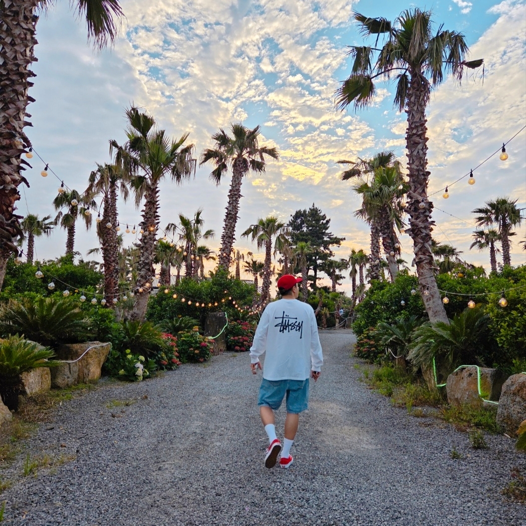 Stussy Basic Stussy LS T-Shirt White 2023, Stussy Basic Stussy LS T-Shirt White 2022 착용 스타일 - 1