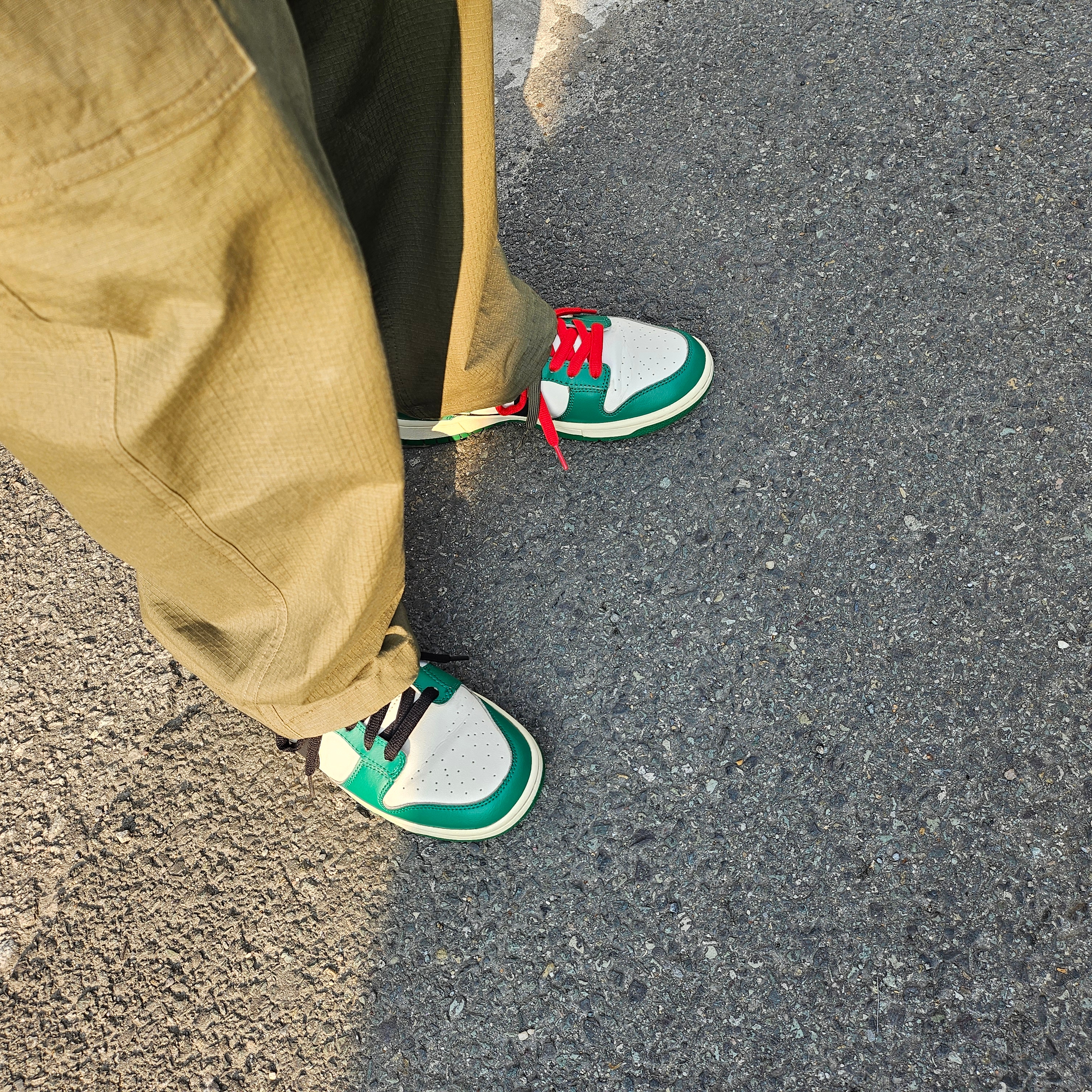 Nike ACG Trail Cap Black, Nike SB Kearny Skate Cargo Pants Medium Olive - Asia 착용 스타일 - 5