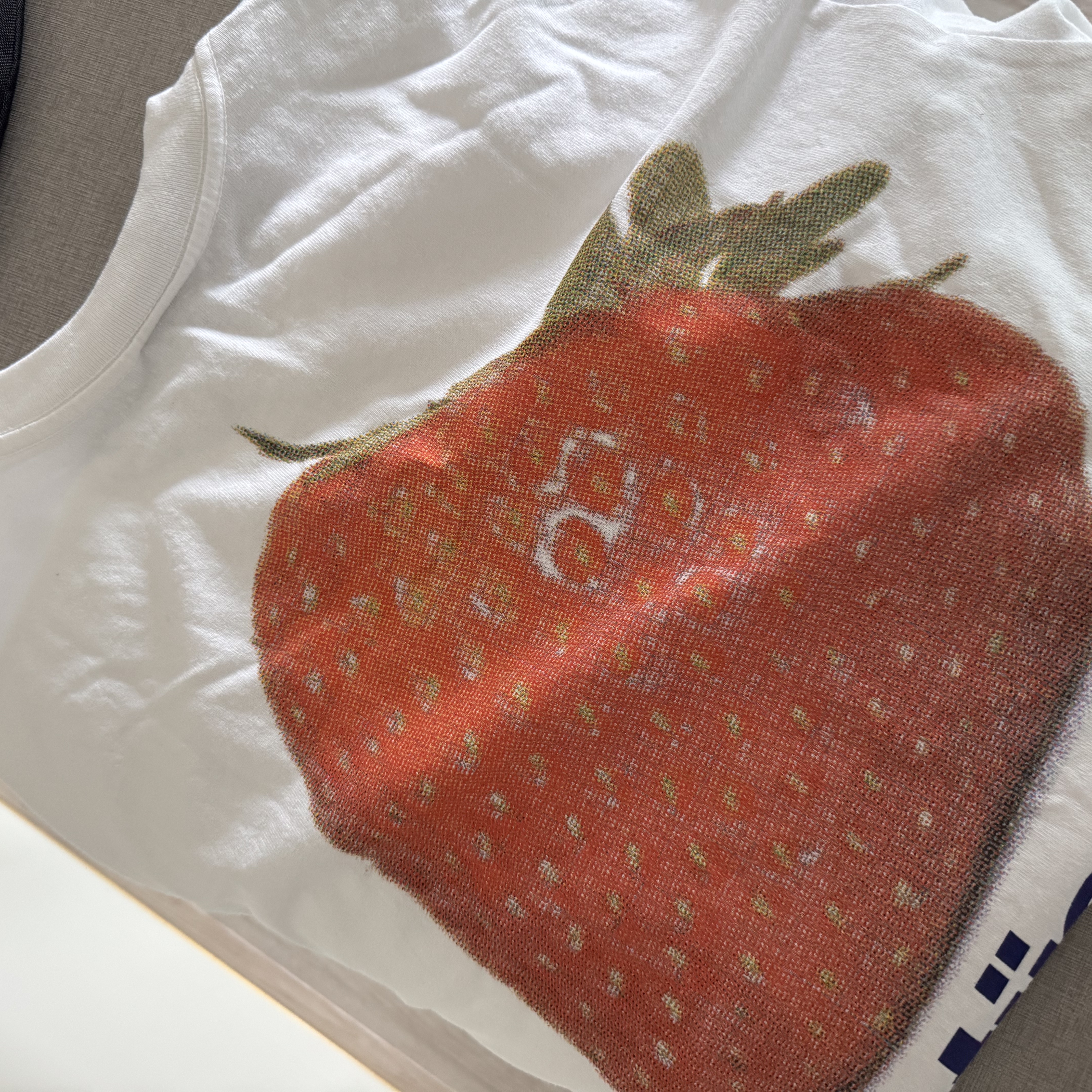 Stussy Strawberry T-Shirt White 착용 스타일 - 2