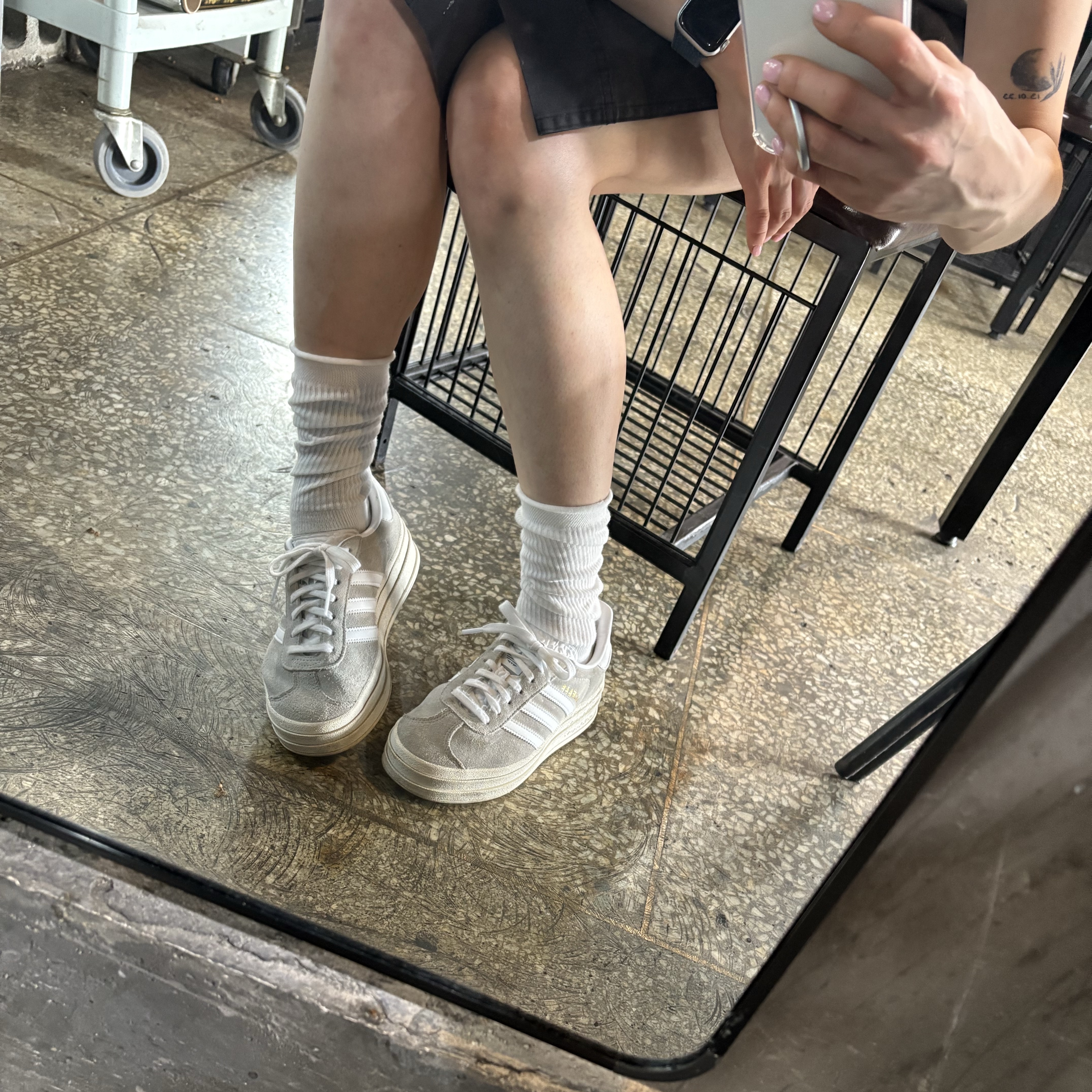 (W) Adidas Gazelle Bold Grey Cloud White 착용 스타일