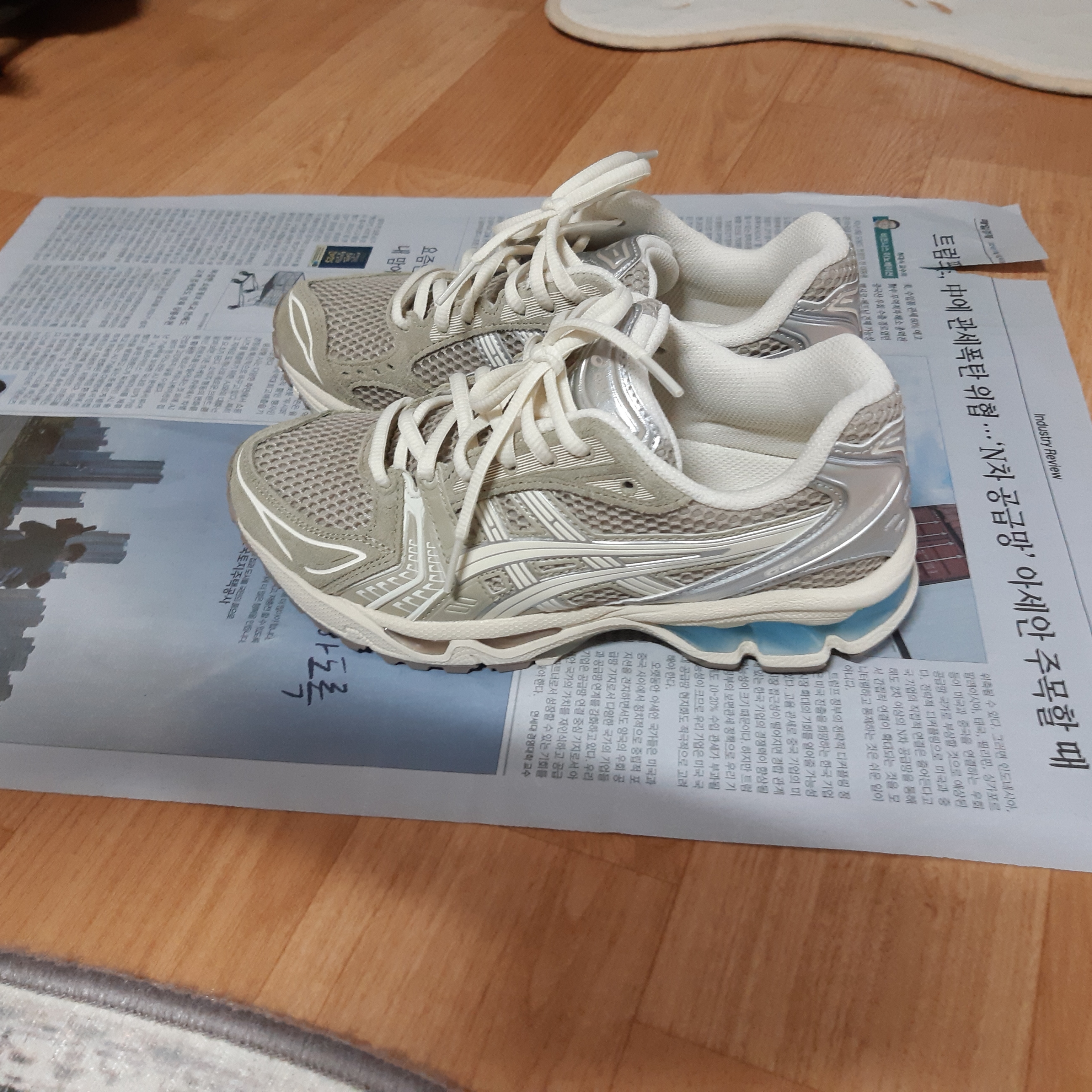 Asics x Juliana Salazar Gel-Kayano 14 Eucalyptus Vanilla Ice 착용 스타일 - 2