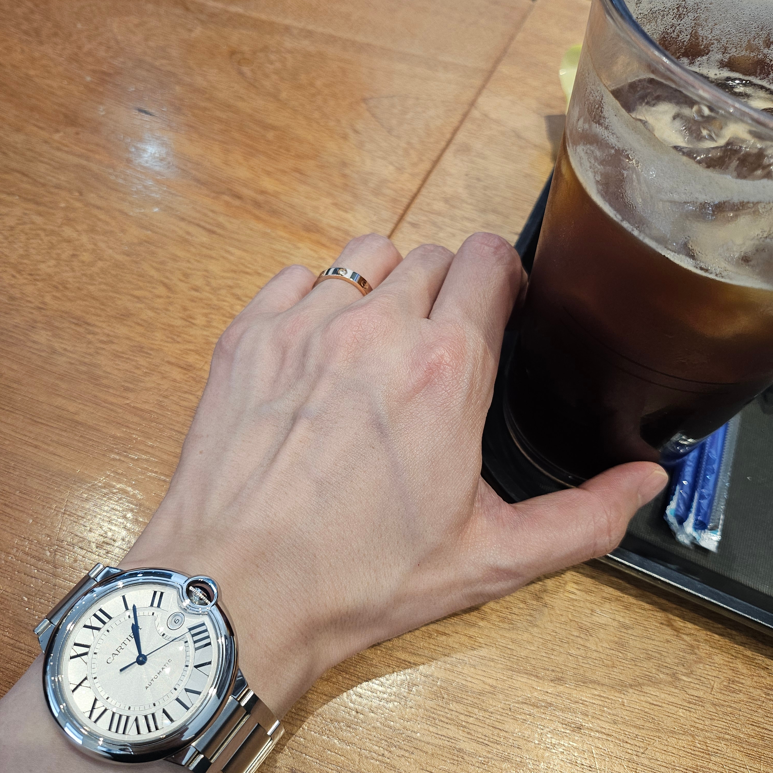 Cartier Ballon Bleu de Watch 42mm Automatic Steel, Cartier Love Wedding Band Rose Gold Diamond 착용 스타일 - 2