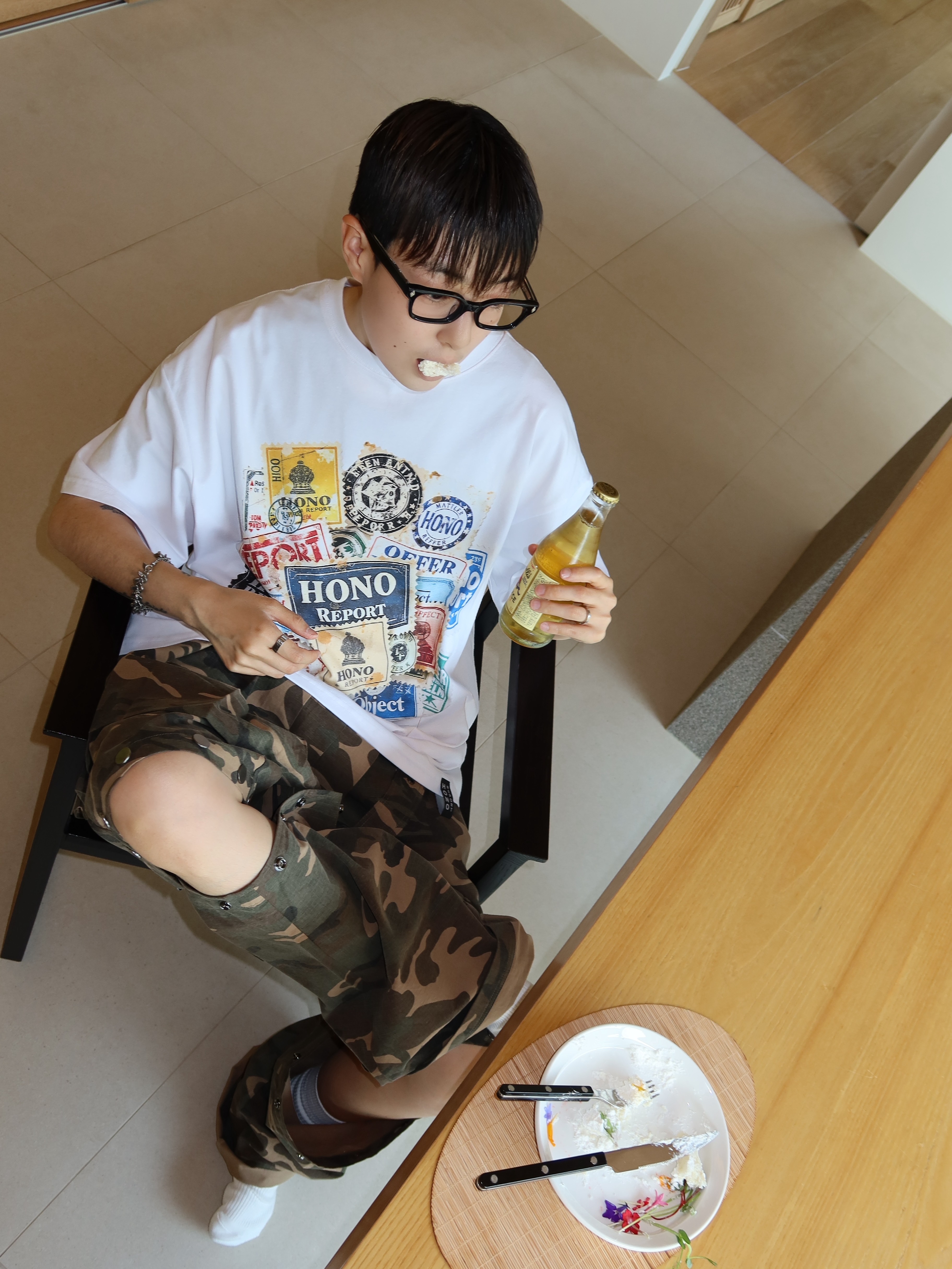 Hono Report Stamp T-Shirt White, Hono Report Leaf Bracelet 착용 스타일 - 2