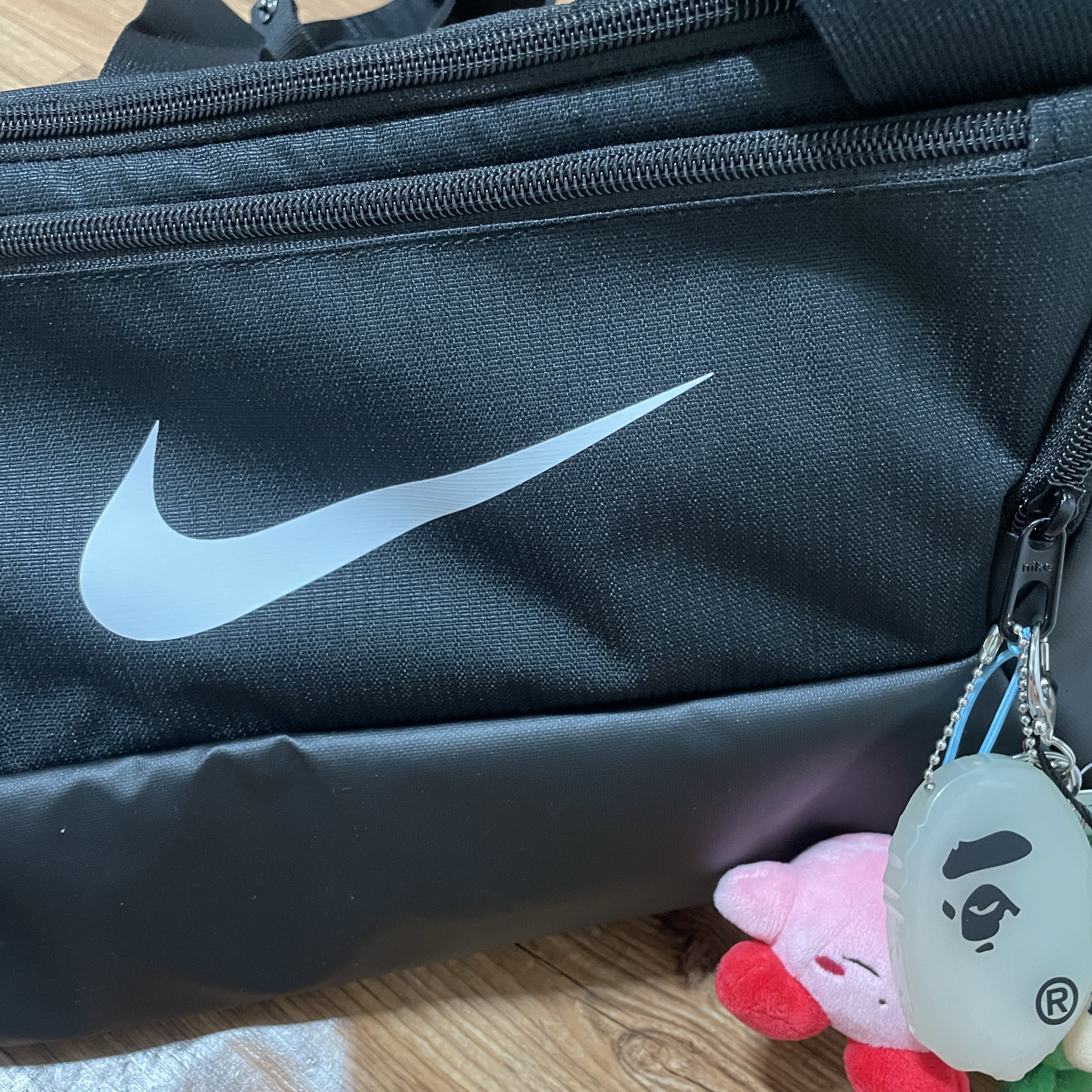Nike Brasilia 9.5 Training Duffle Bag Extra Small 25L Black, BAPE Glow In The Dark Ape Head Keychain White Green 착용 스타일