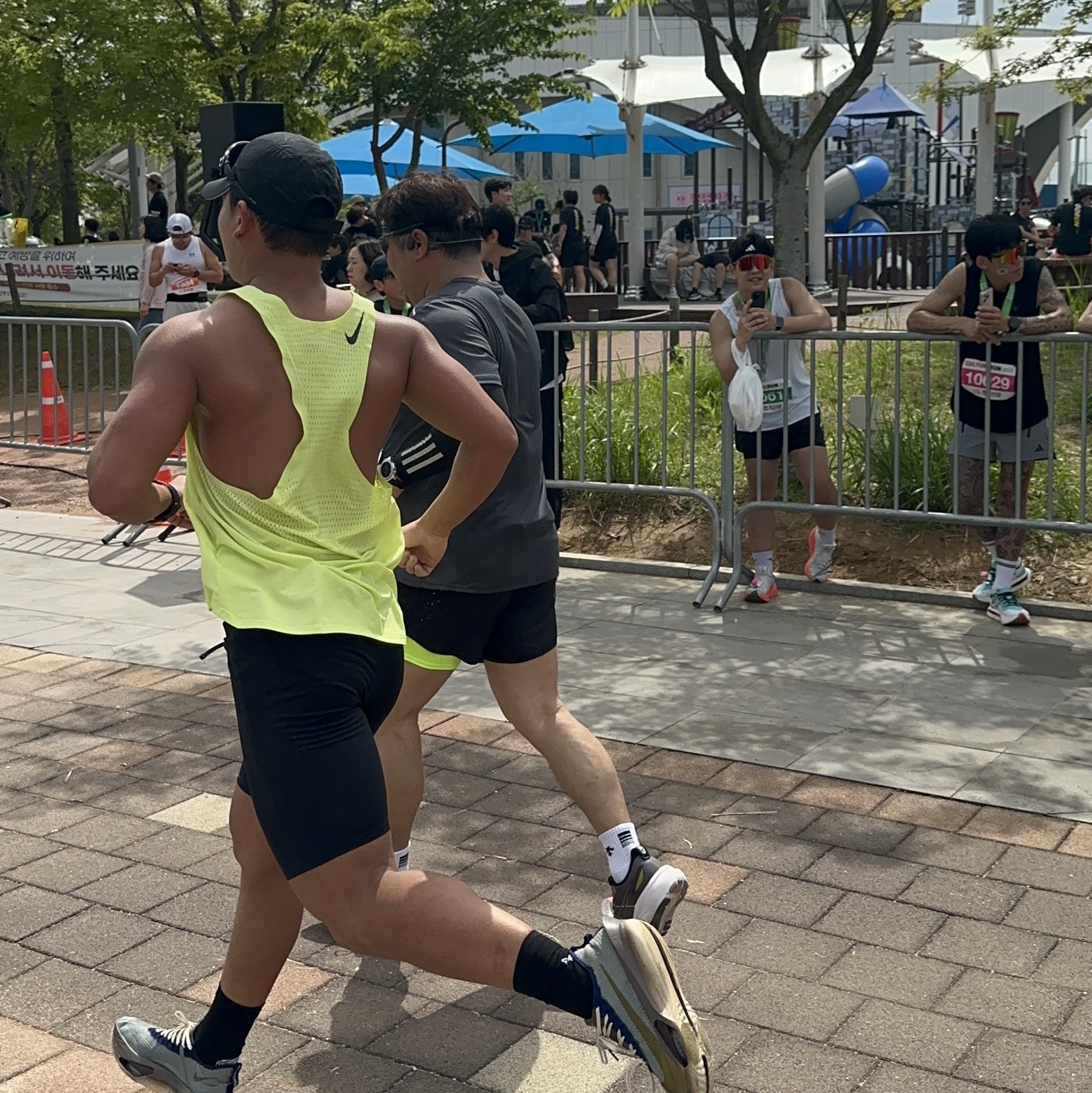 Nike Dri-Fit ADV Aeroswift Running Vest Light Lemon Twist Black - US/EU, Nike Dri-Fit ADV Aeroswift Running Half Tights Black - Asia 착용 스타일 - 2