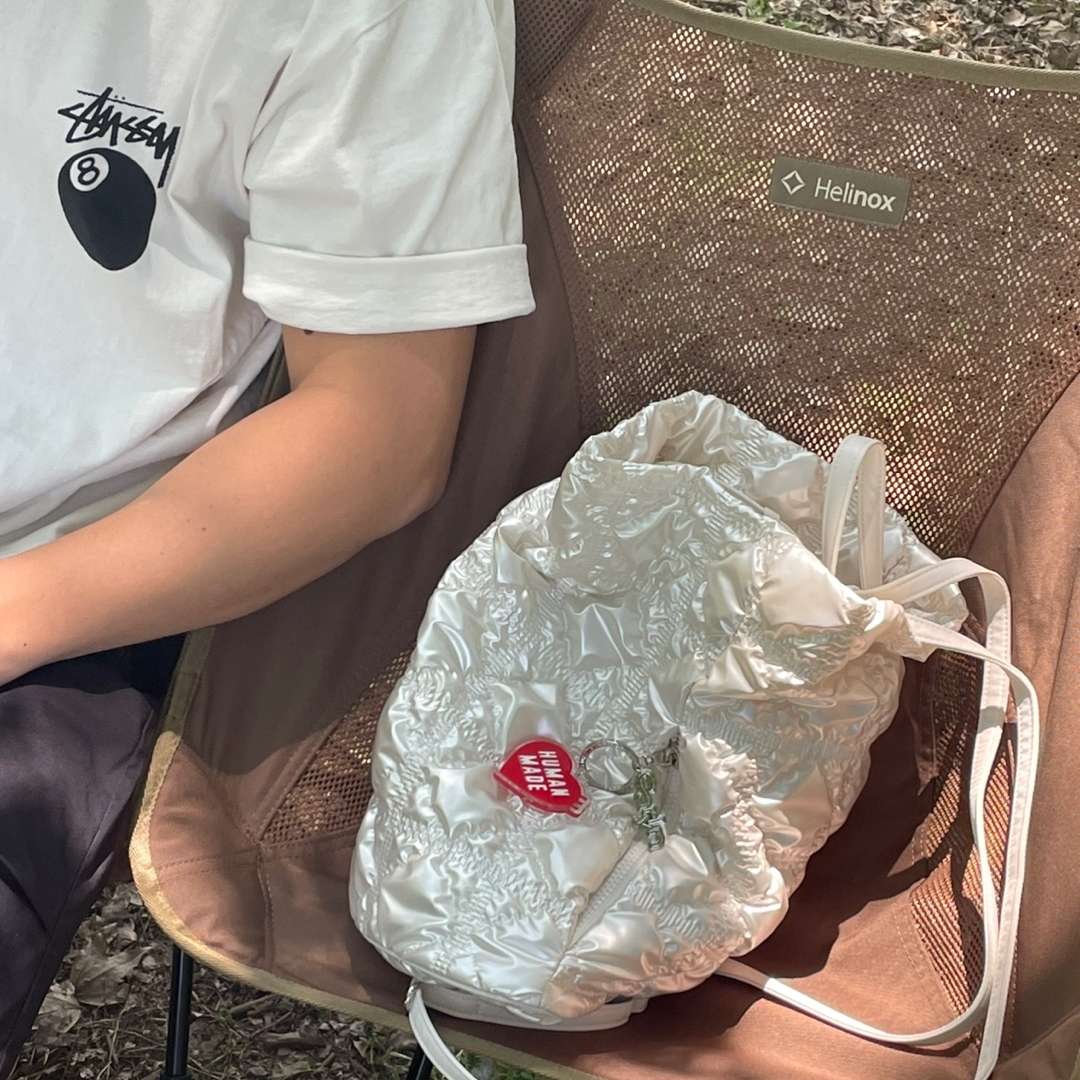 Stussy 8 Ball Pigment Dyed T-Shirt Natural, Helinox Chair One (Re) Coyote Tan 착용 스타일