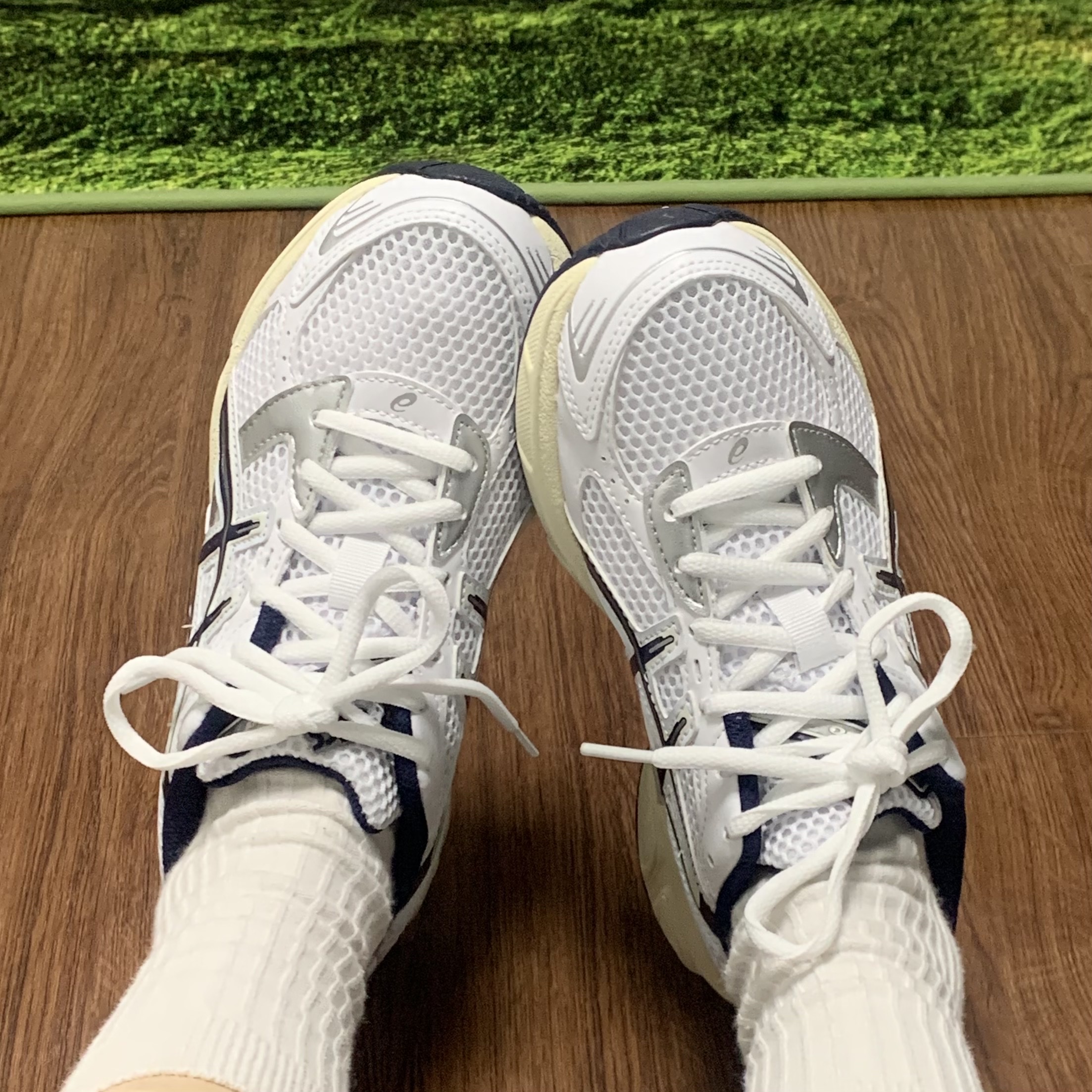 (W) Asics Gel-1130 White Midnight 착용 스타일 - 1