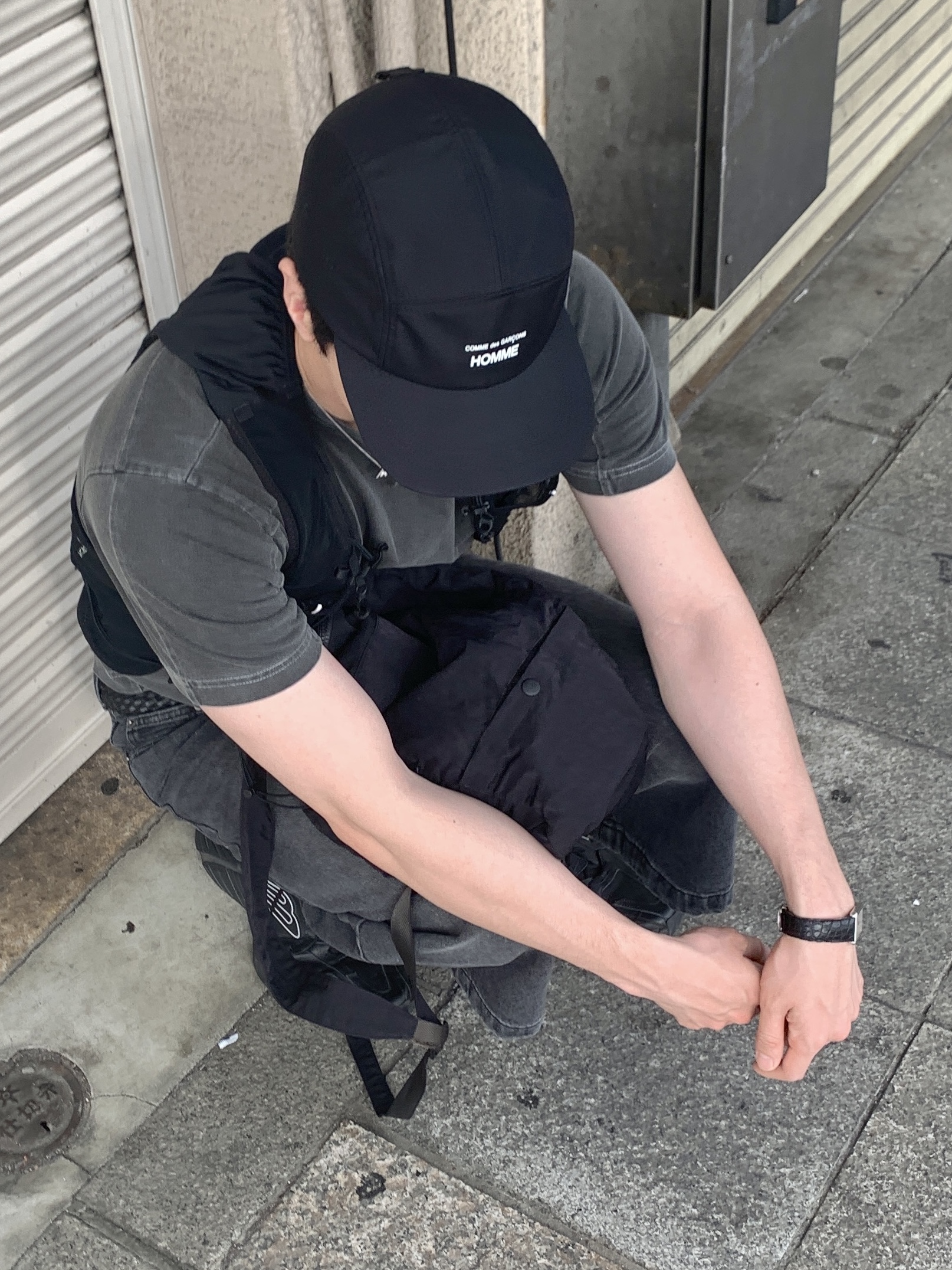 Salomon x MM6 Maison Margiela Gilet Black, Louis Vuitton LV Volt One Diamonds Small Pendent White Gold 착용 스타일 - 3