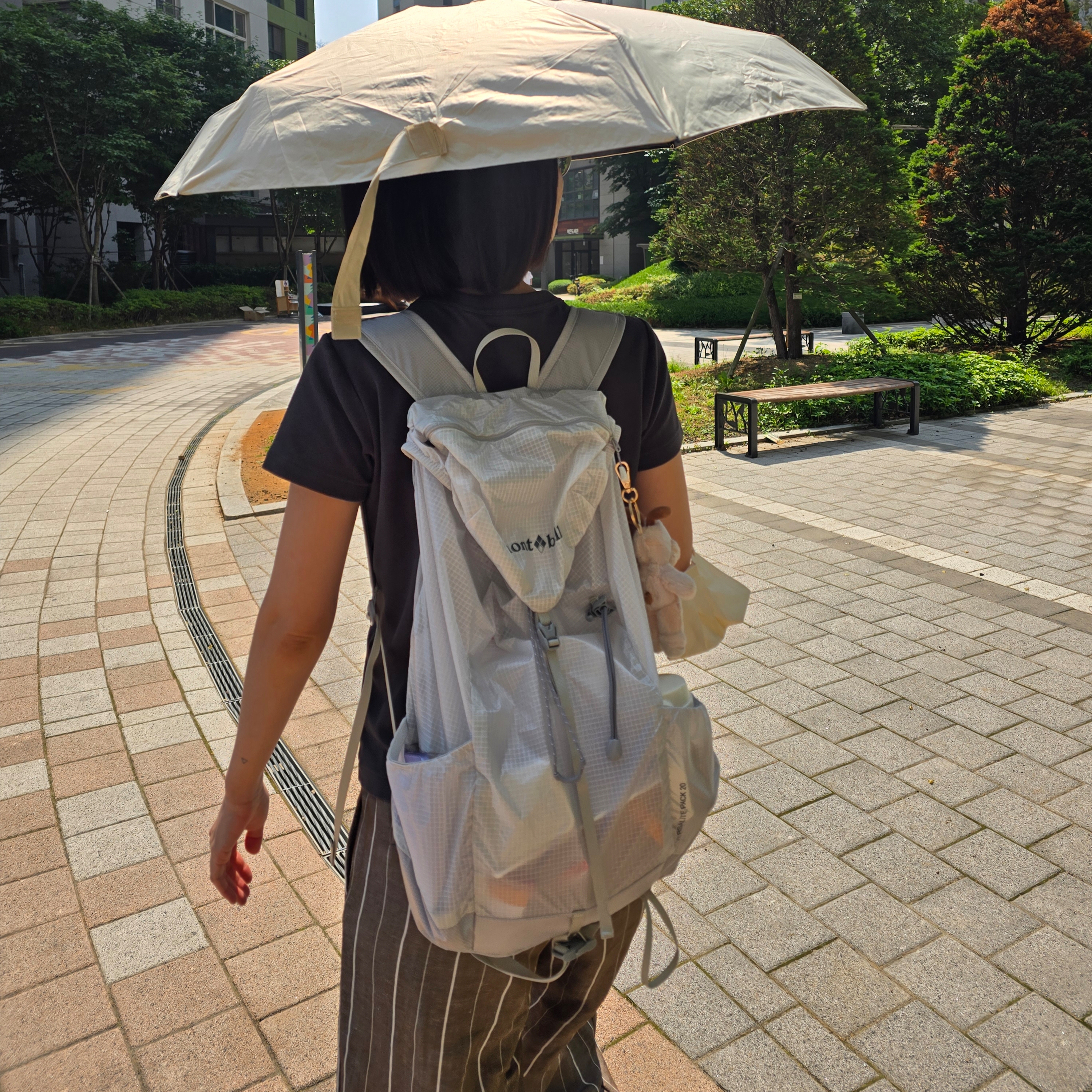 Montbell Versalite Pack 20 Backpack Ice White 착용 스타일