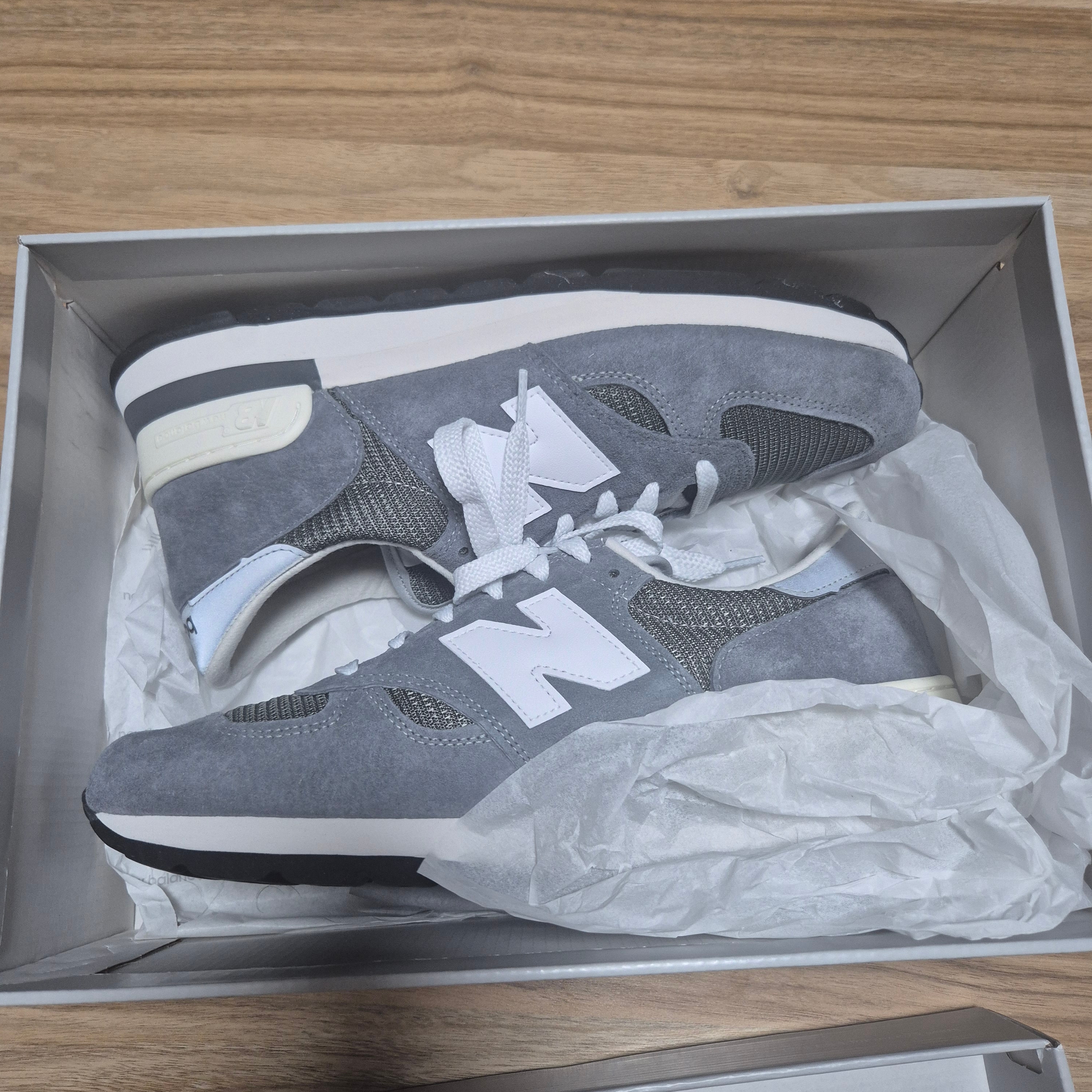 New Balance 990v1 Made in USA Grey White 착용 스타일