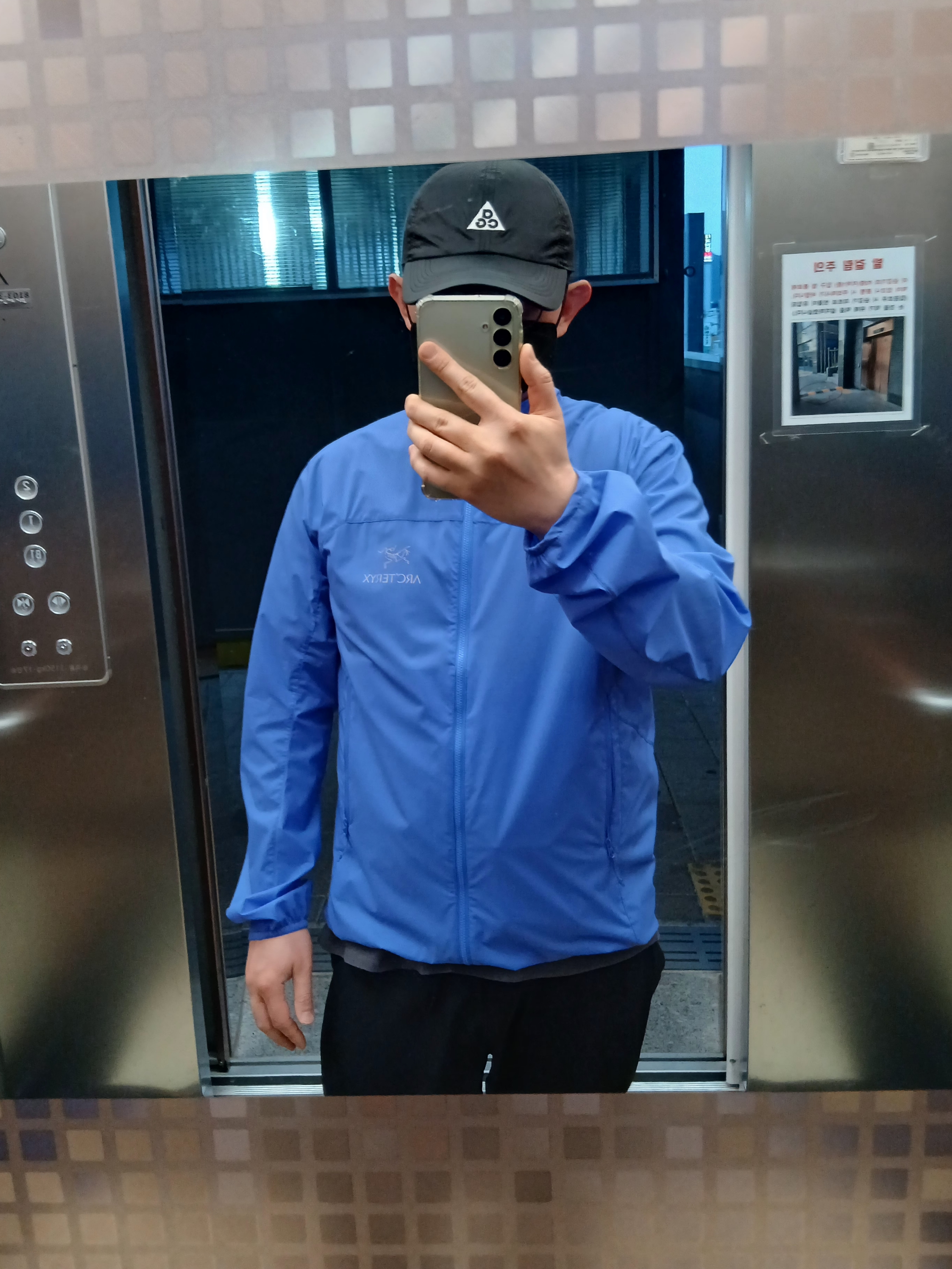 Nike ACG Trail Cap Black, Arc'teryx Squamish Jacket Black 착용 스타일 - 1