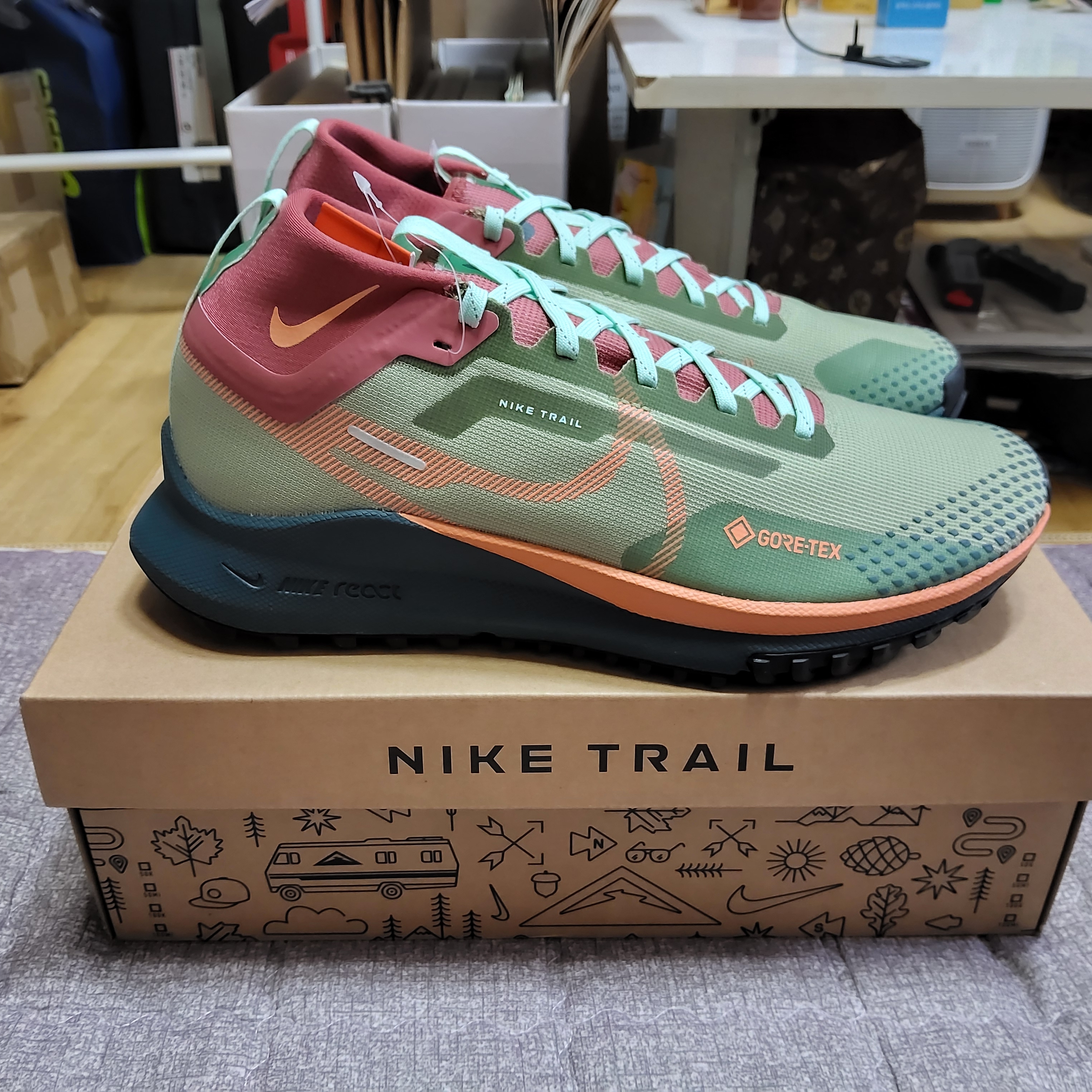 Nike React Pegasus Trail 4 Gore-Tex Alligator Orange Trance 착용 스타일 - 1