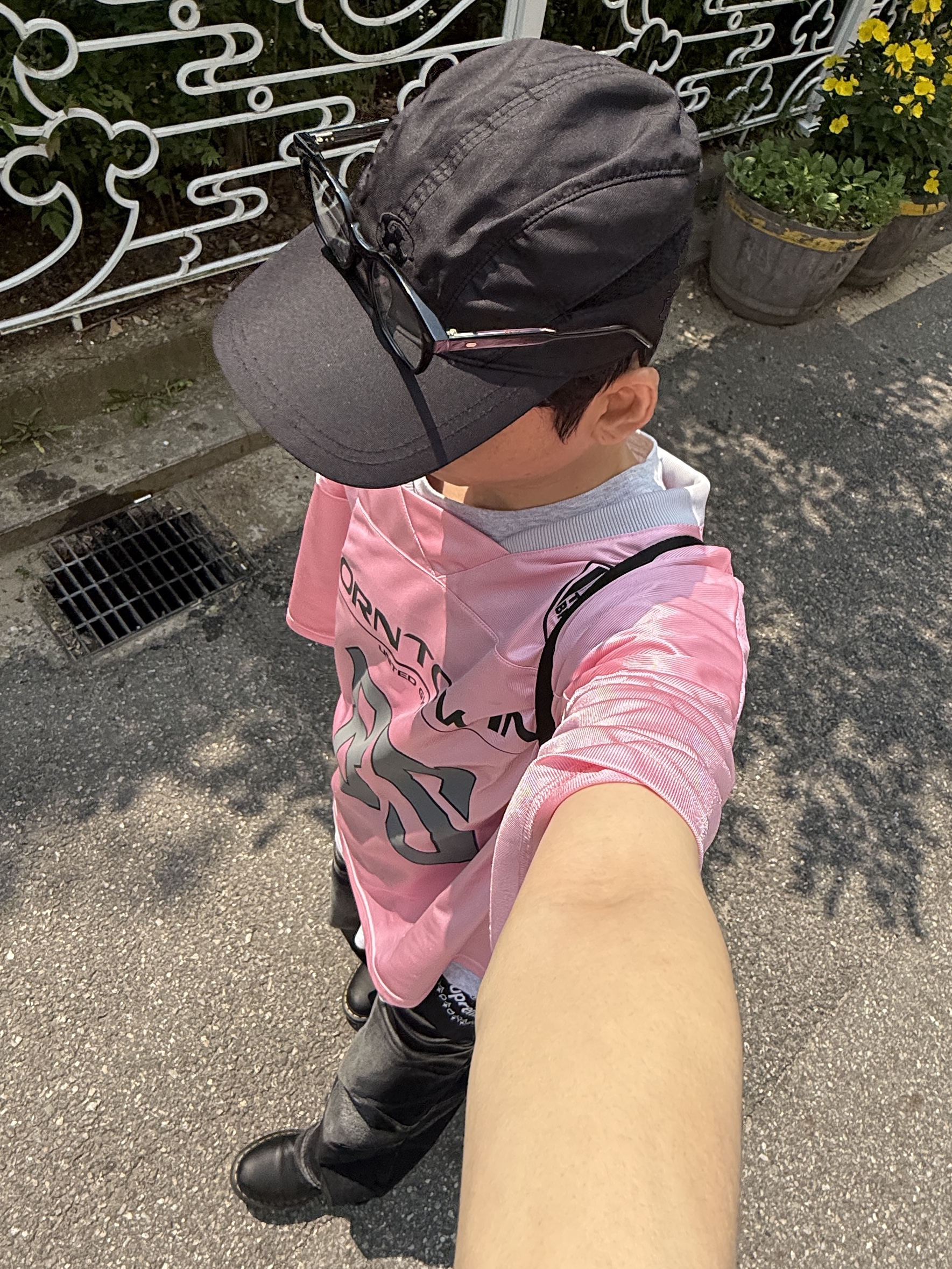 Dr. Martens 1461 Ambassador Black, BLR Embossed Wave Washing Wide Denim Pants Black 착용 스타일 - 7