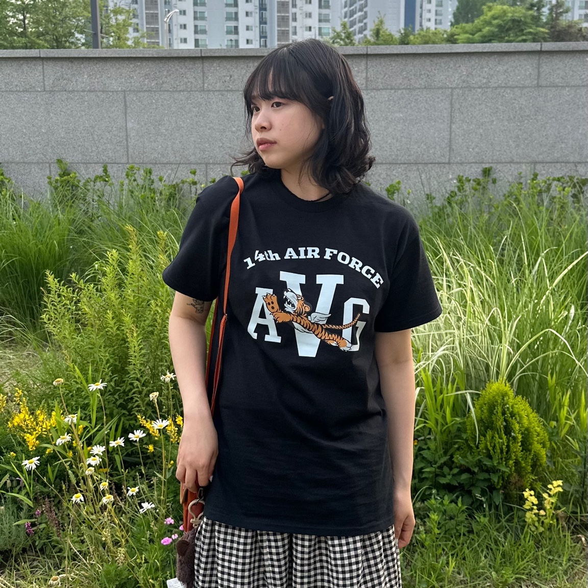 Gildan X American Collection AVG TIGER T-Shirt Black 착용 스타일 - 5