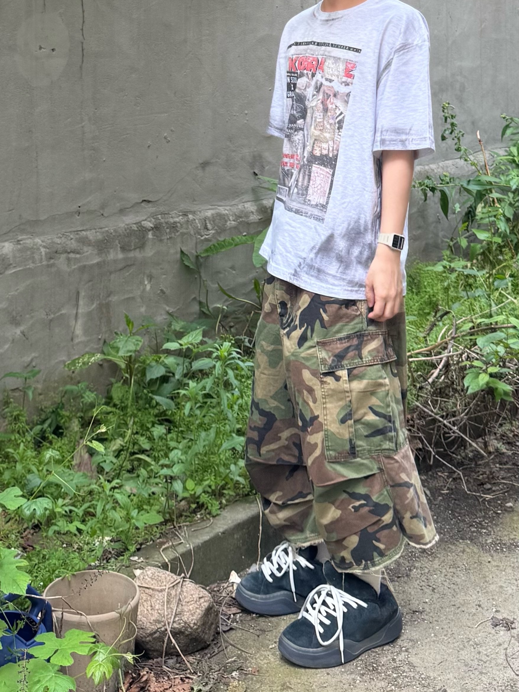GRAILZ x KOIN SEOUL Magazine T-Shirts Melange Grey, GRAILZ x KOIN SEOUL Kg Logo Cap Camo 착용 스타일 - 2