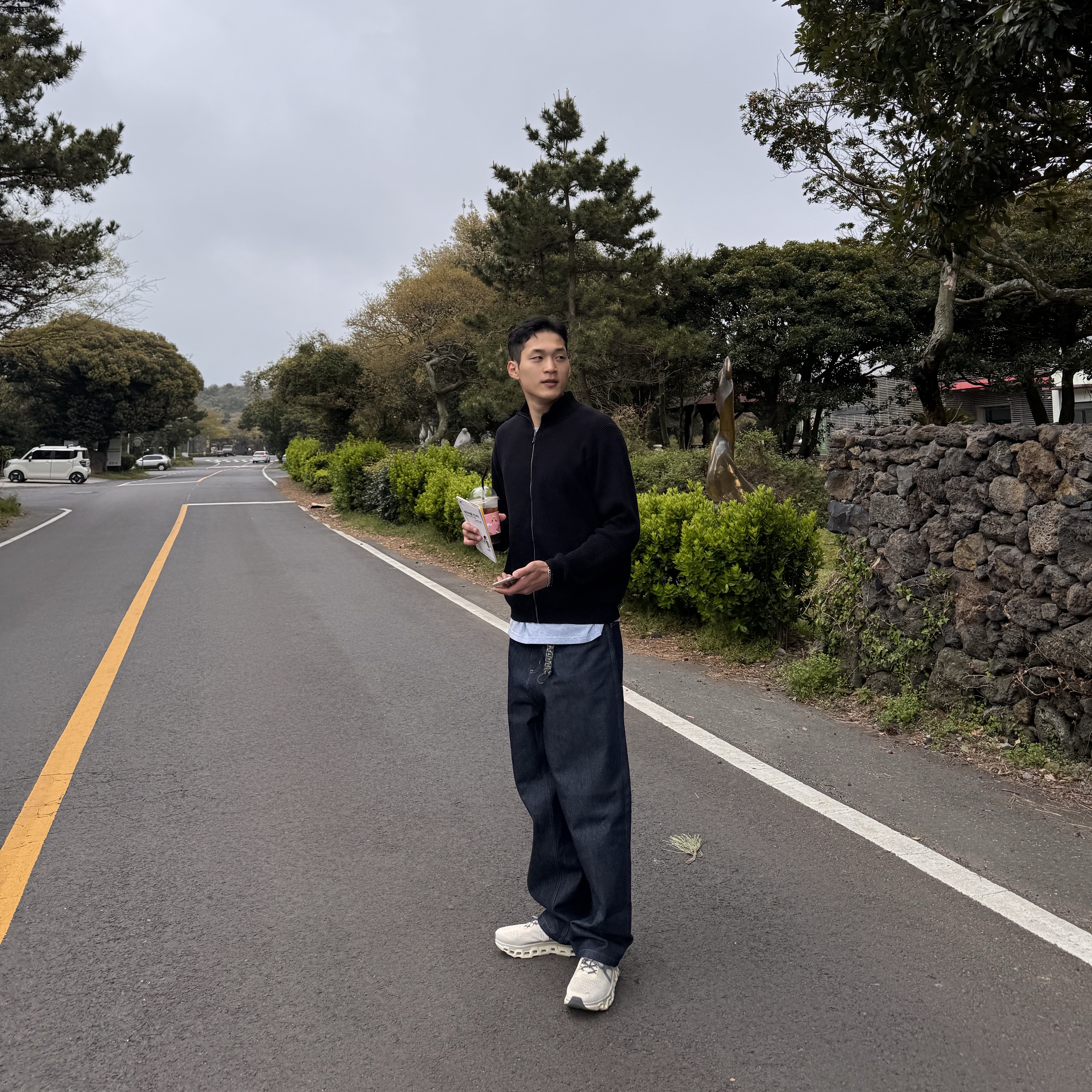 On Running Cloudmonster 2 Cream Ice, Carhartt WIP Robertson Denim Landon Pants Blue Rinsed 착용 스타일 - 1