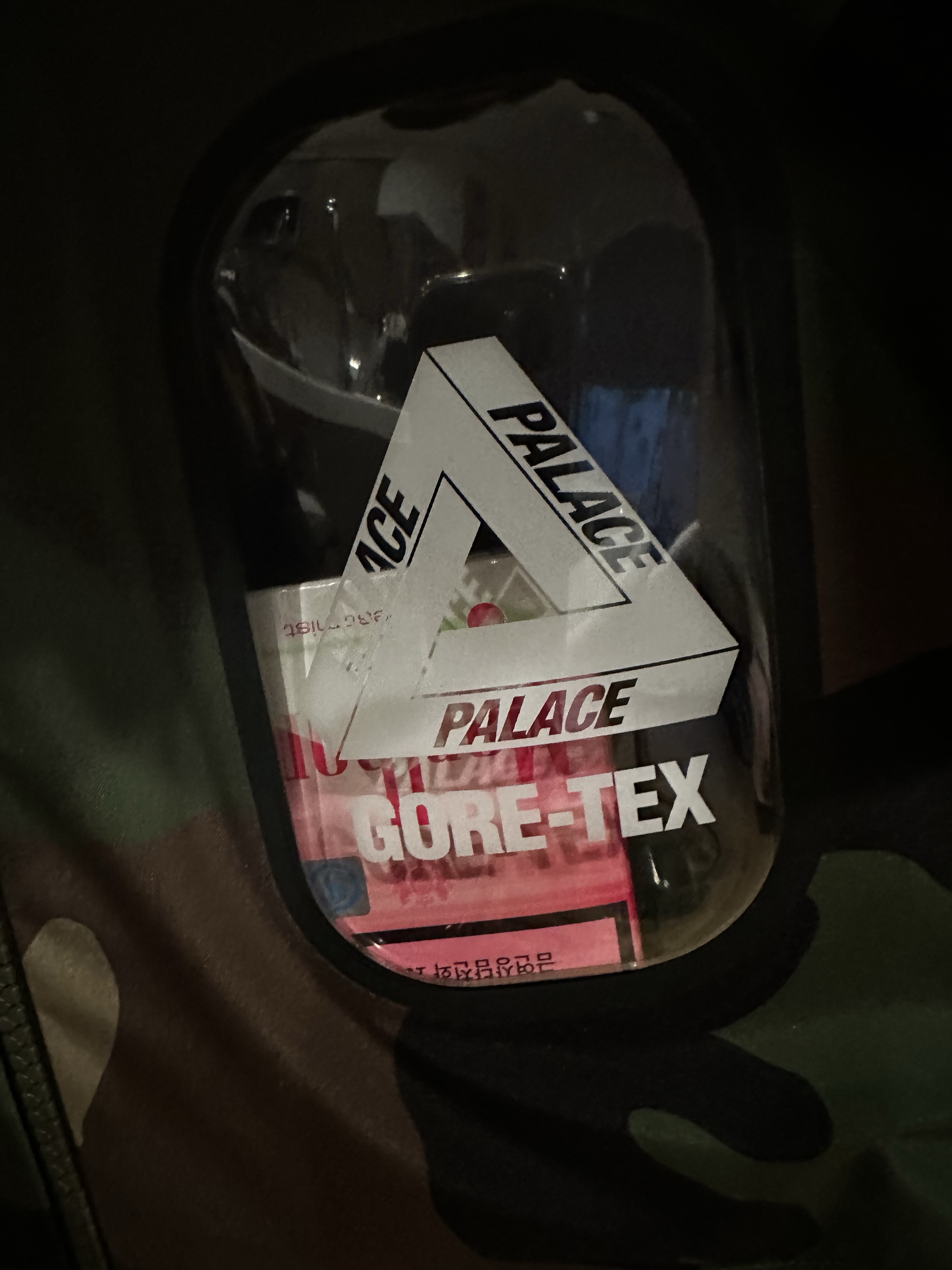 Palace Gore-Tex 3L Tek Jacket DPM Black - 25SS, Supreme Small Box T-Shirt White - 25SS 착용 스타일 - 7