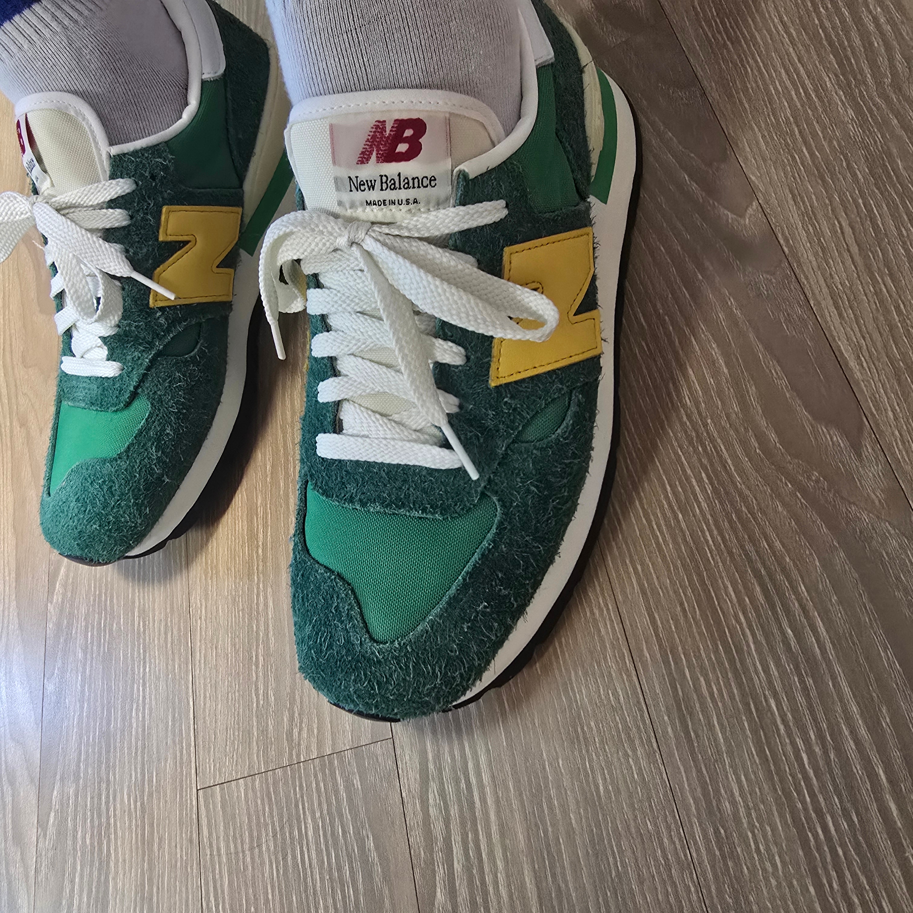 New Balance 990v1 Made in USA Green Gold 착용 스타일