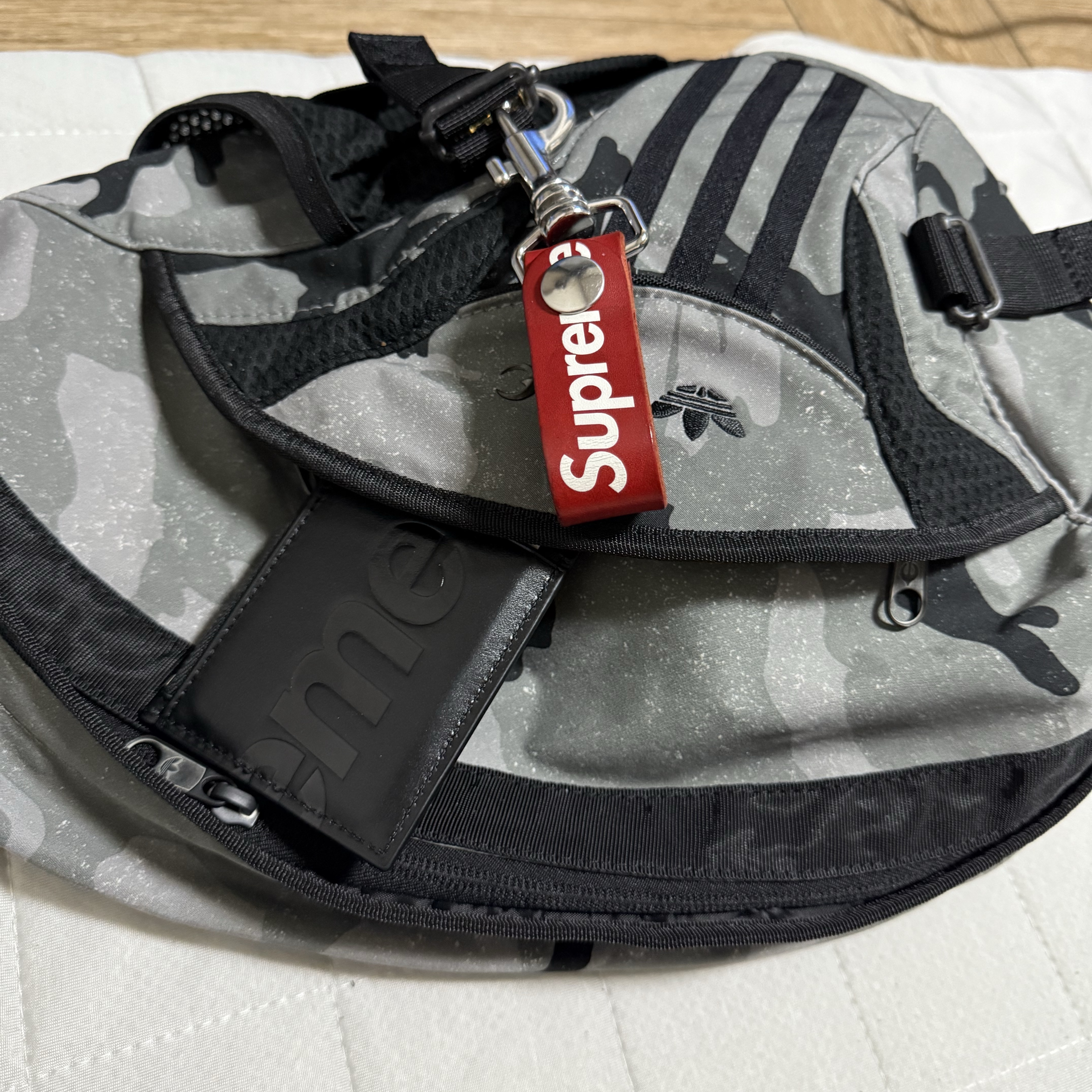 Adidas x Thug Club Bag Black, Supreme Shoulder Logo Fleece Jacket Black - 25SS 착용 스타일 - 1