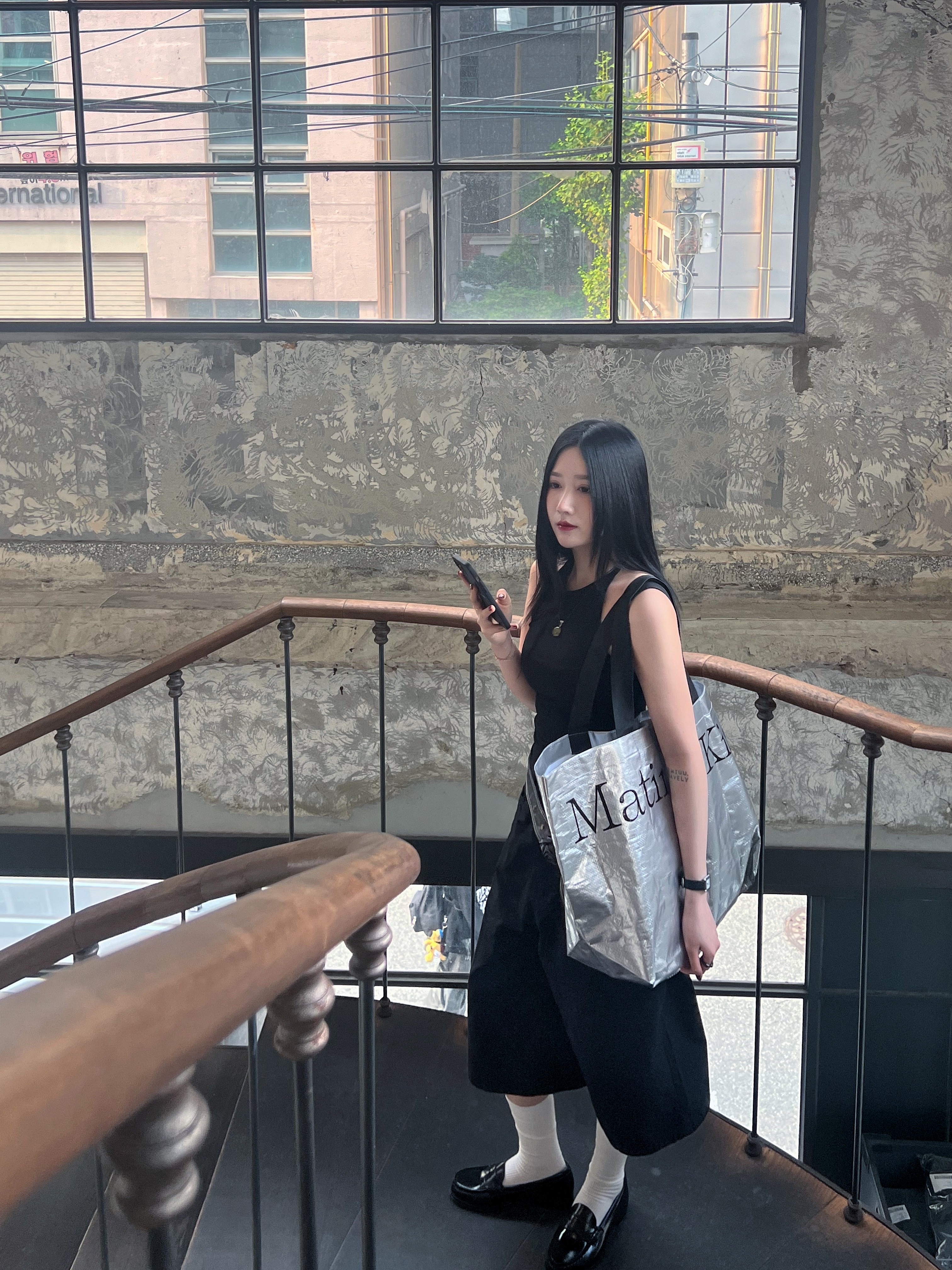 Matin Kim Matin Tarpaulin Shopper Bag Silver, Haruta HS-6550 Penny Loafer Black 착용 스타일 - 3