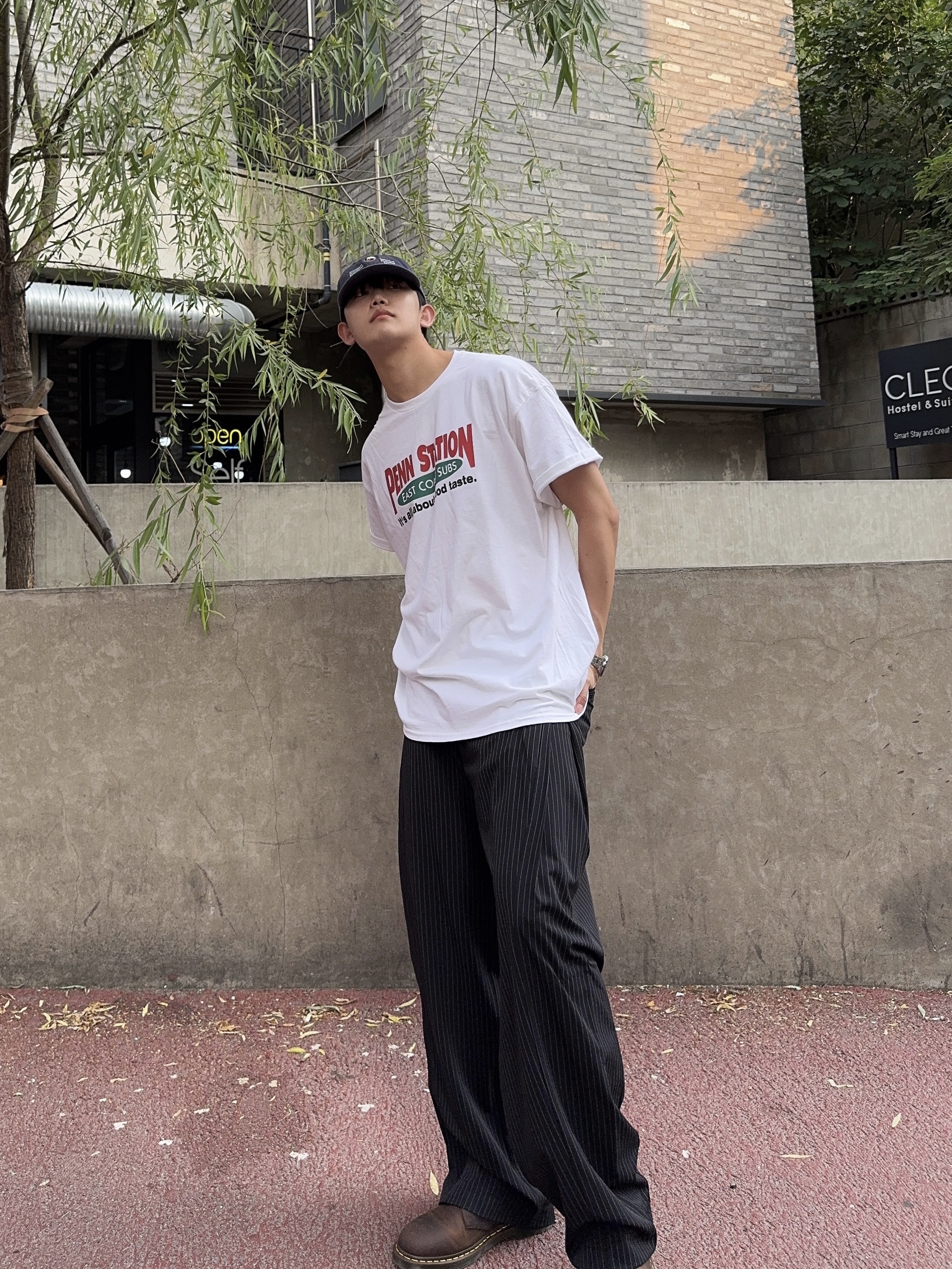 Gildan X American Collection PENN STATION T-Shirt White 착용 스타일 - 5