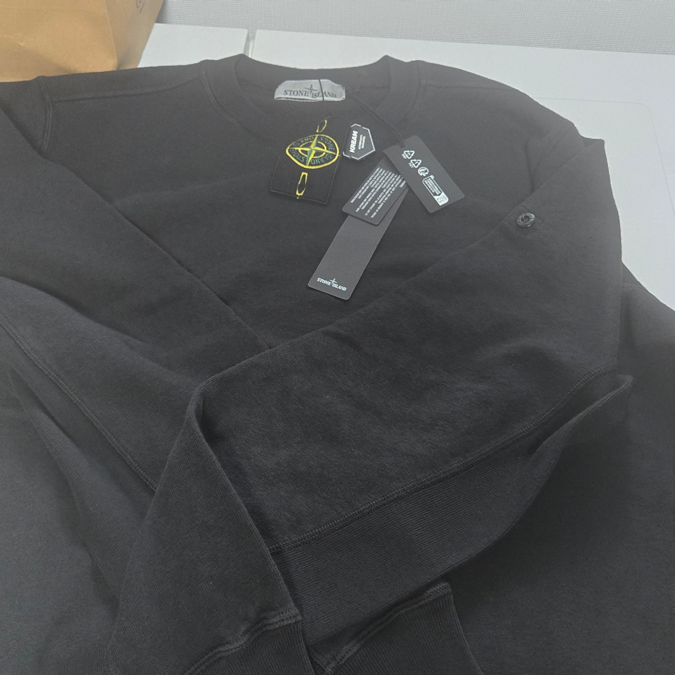 Stone Island 6100020 Malfile Fleece Old Effect Crewneck Sweatshirt with Slub Effect Black - 25SS 착용 스타일