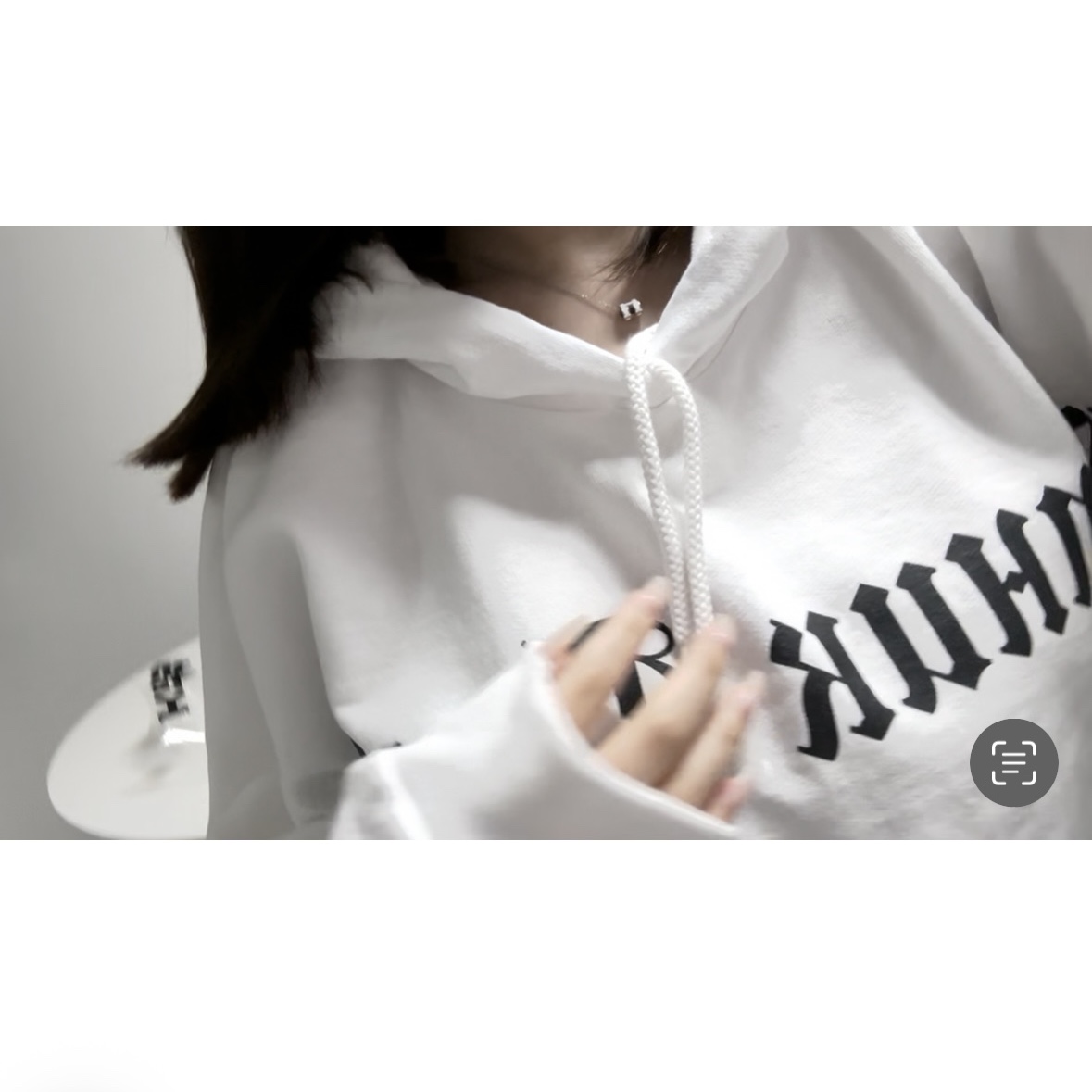 Yeezy x Gosha Rubchinskiy Tribune Herald HD-01 Hoodie White 착용 스타일
