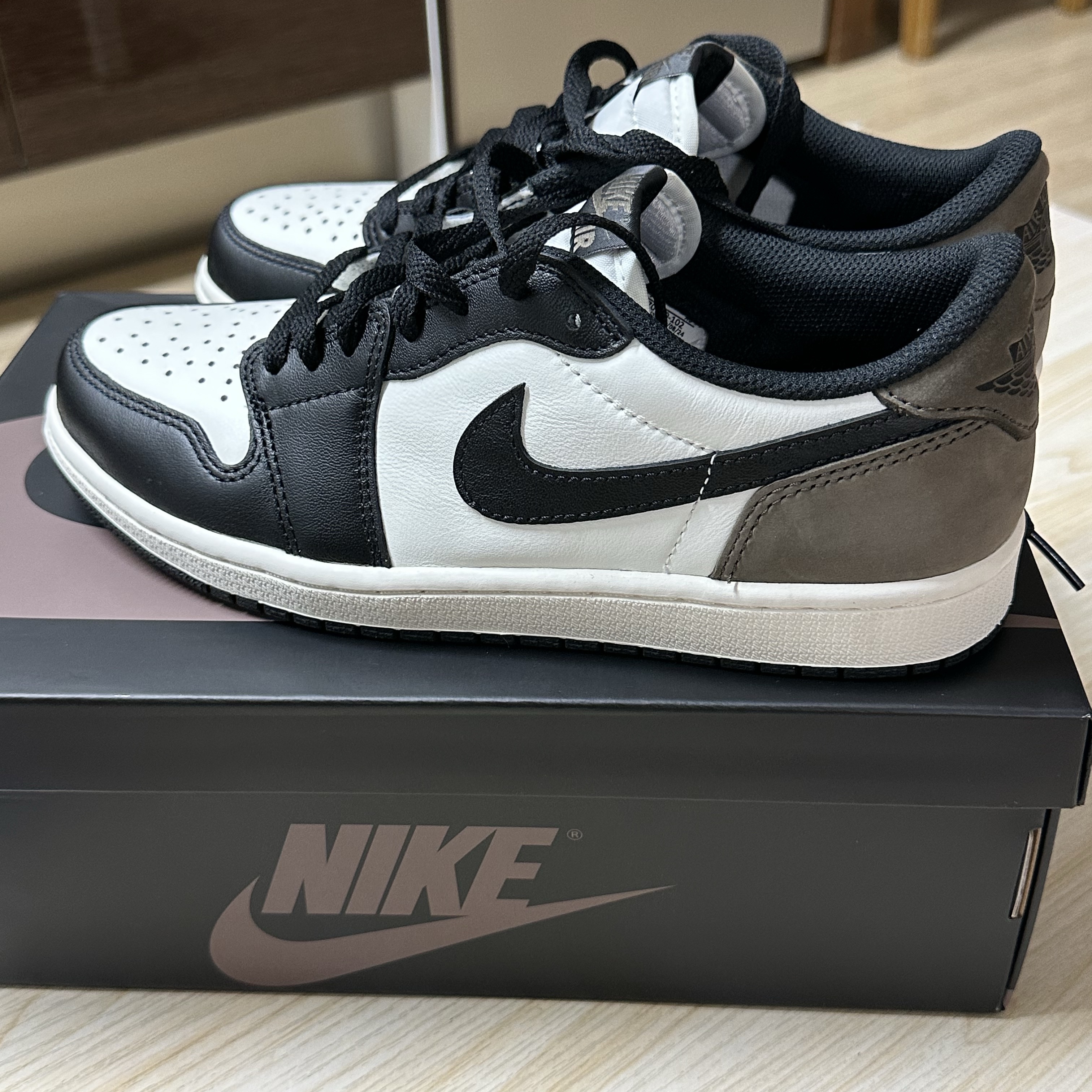 Jordan 1 Retro Low OG Mocha 착용 스타일