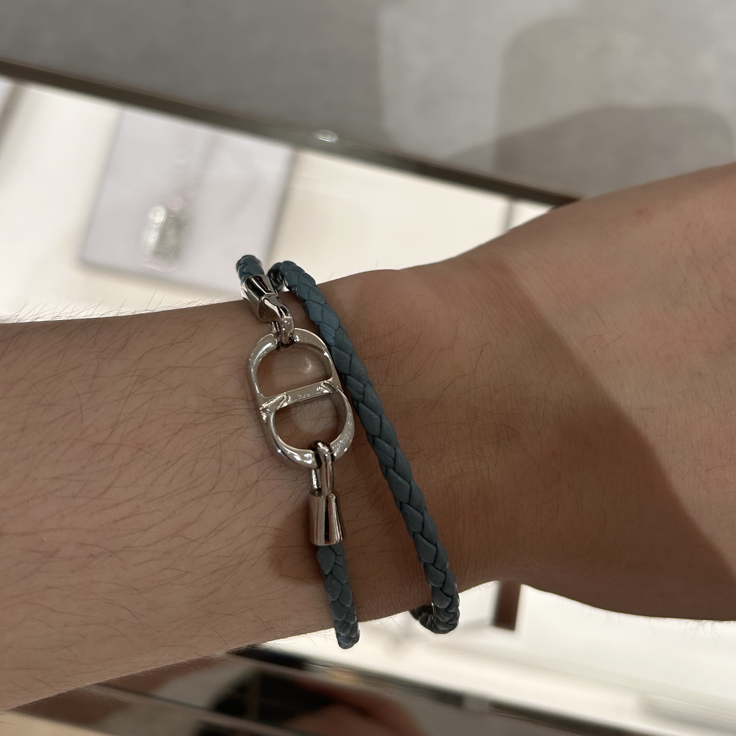Dior CD Icon Braided Leather Double Bracelet Lambskin and Silver Finish Brass Blue 착용 스타일 - 1
