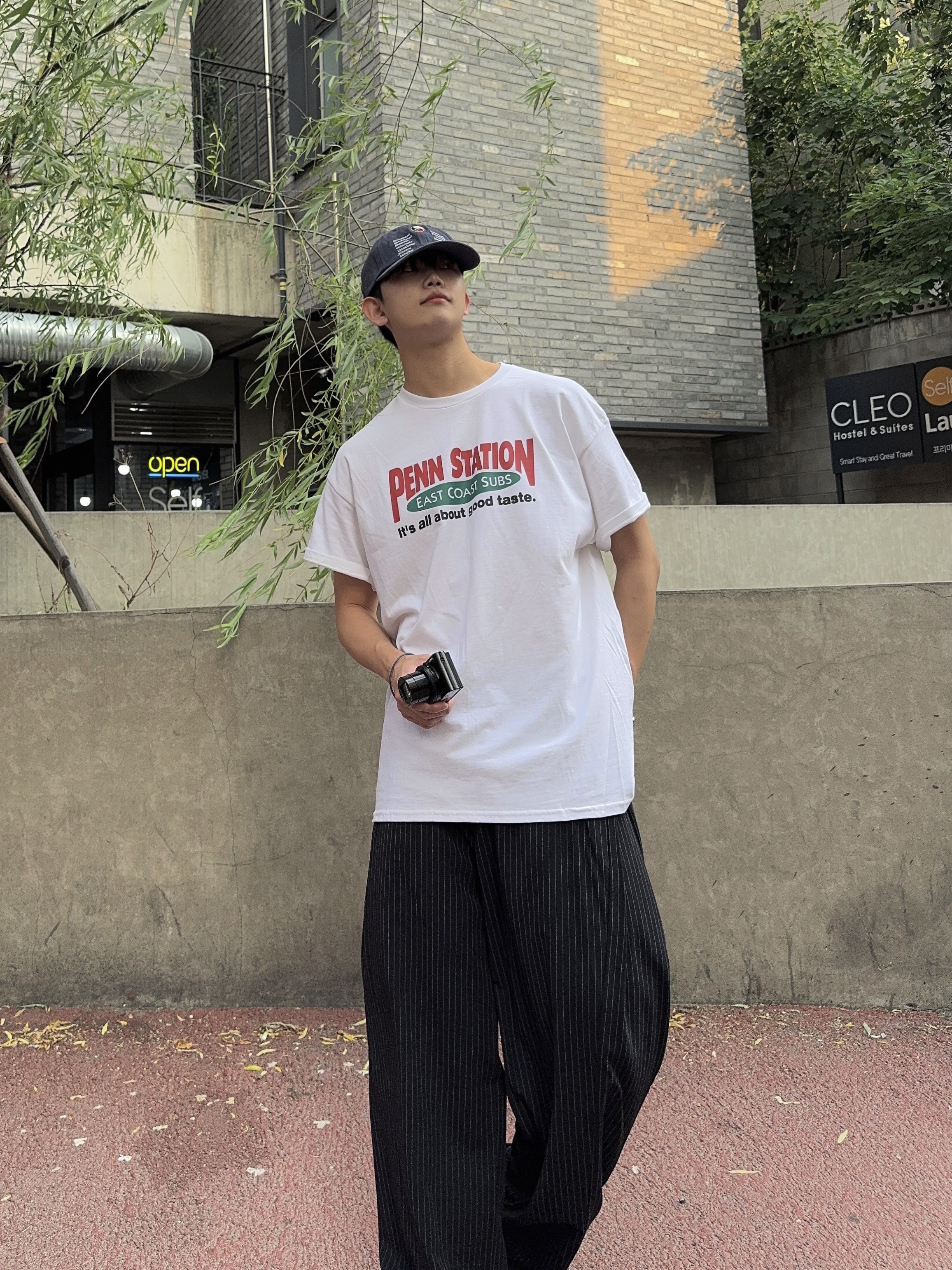 Gildan X American Collection PENN STATION T-Shirt White 착용 스타일 - 6