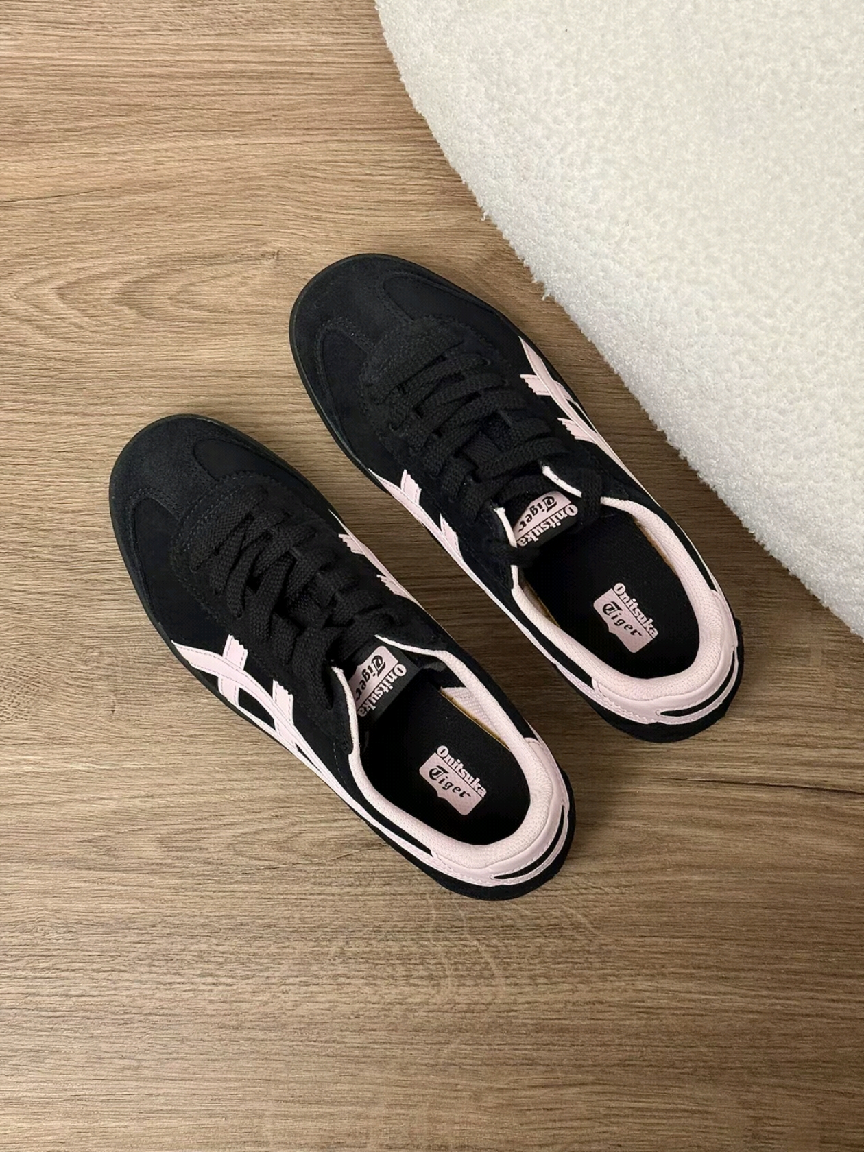 (W) Onitsuka Tiger Tokuten Black Pink 착용 스타일 - 3