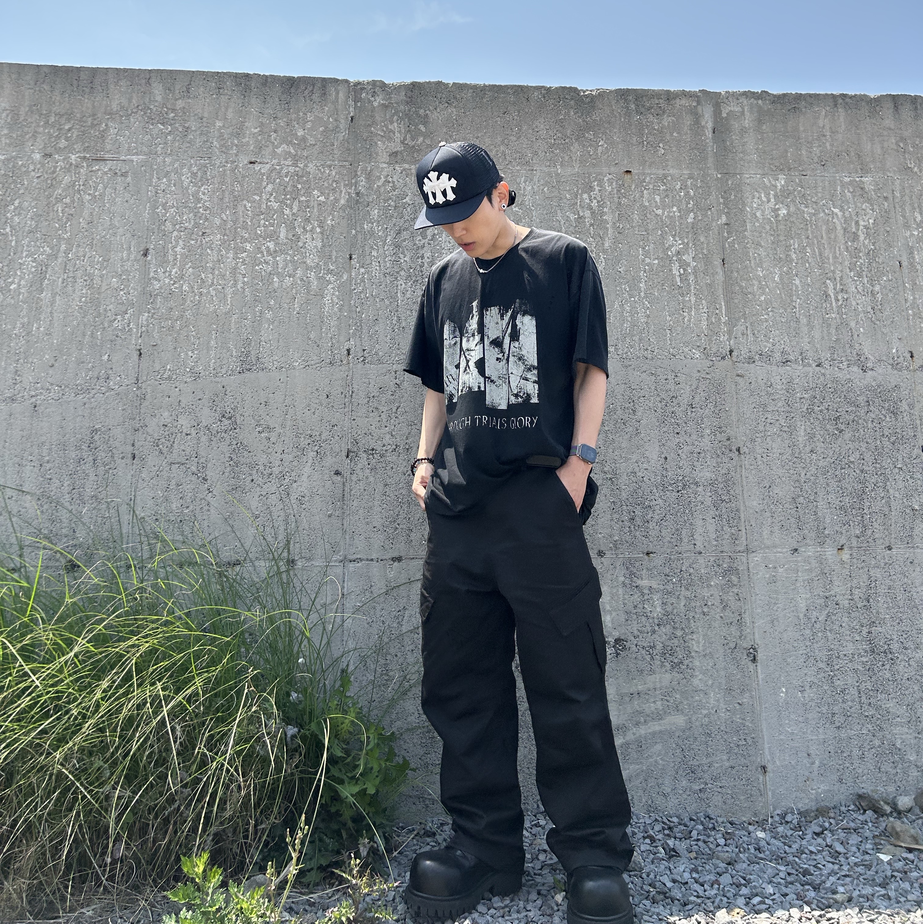Chrome Hearts Cemetery Trucker Hat Black, Undermycar Mu.109 Anti Fxxking Logo Play Semi-Wide Cargo Pants Black 착용 스타일 - 3