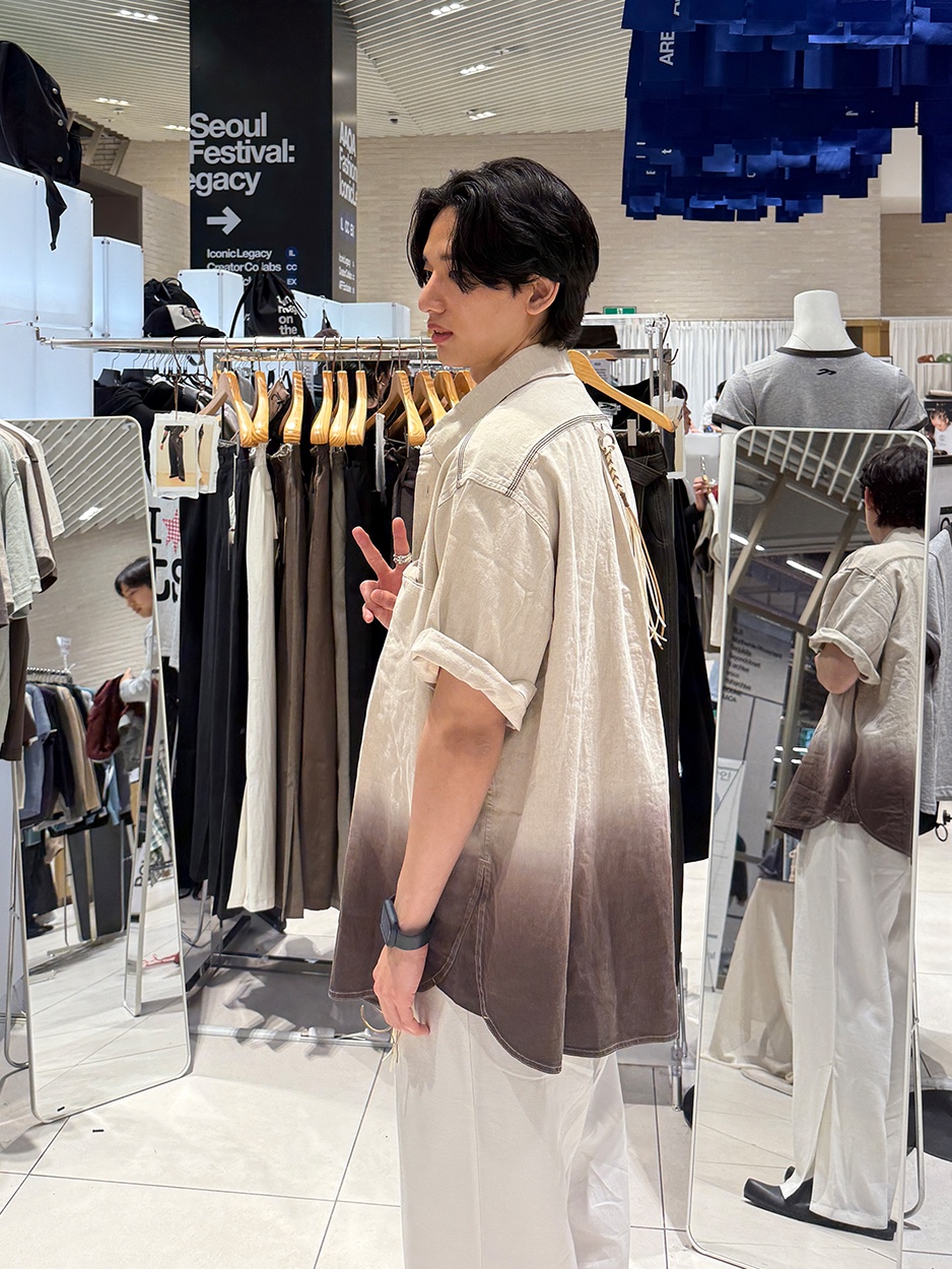 NA A NANA Gradation Oversized Shirt Ecru, NA A NANA Slit Wide Pants White 착용 스타일 - 1
